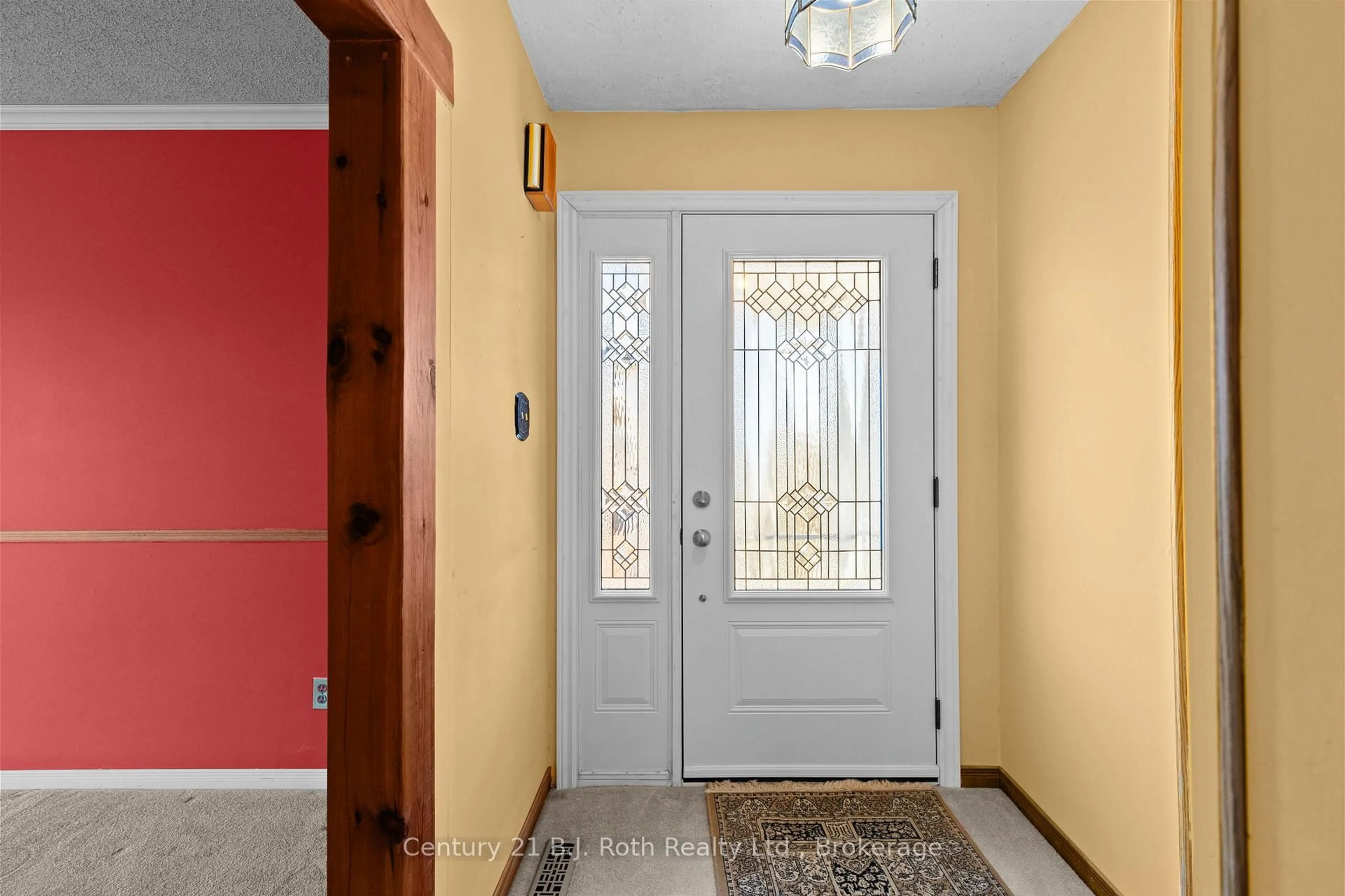 Indoor entryway for 21 Daphne Cres, Barrie Ontario L4M 2Y7