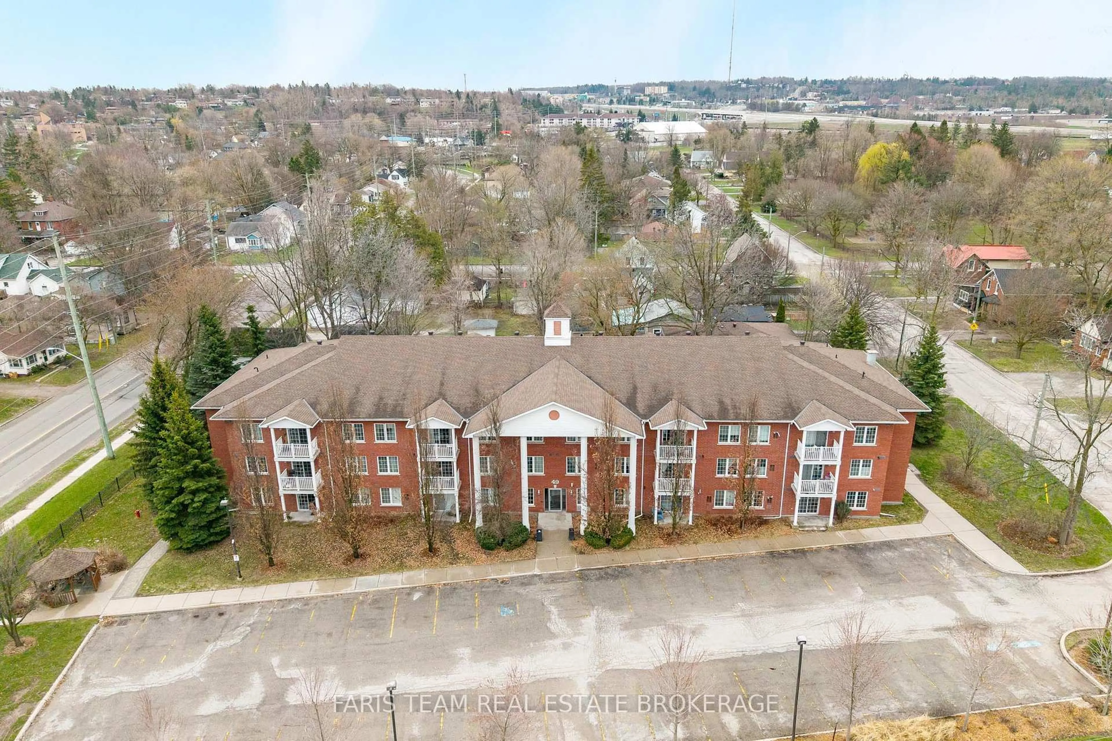 A pic from outside/outdoor area/front of a property/back of a property/a pic from drone, unknown for 49 Jacobs Terr #119, Barrie Ontario L4N 0W4
