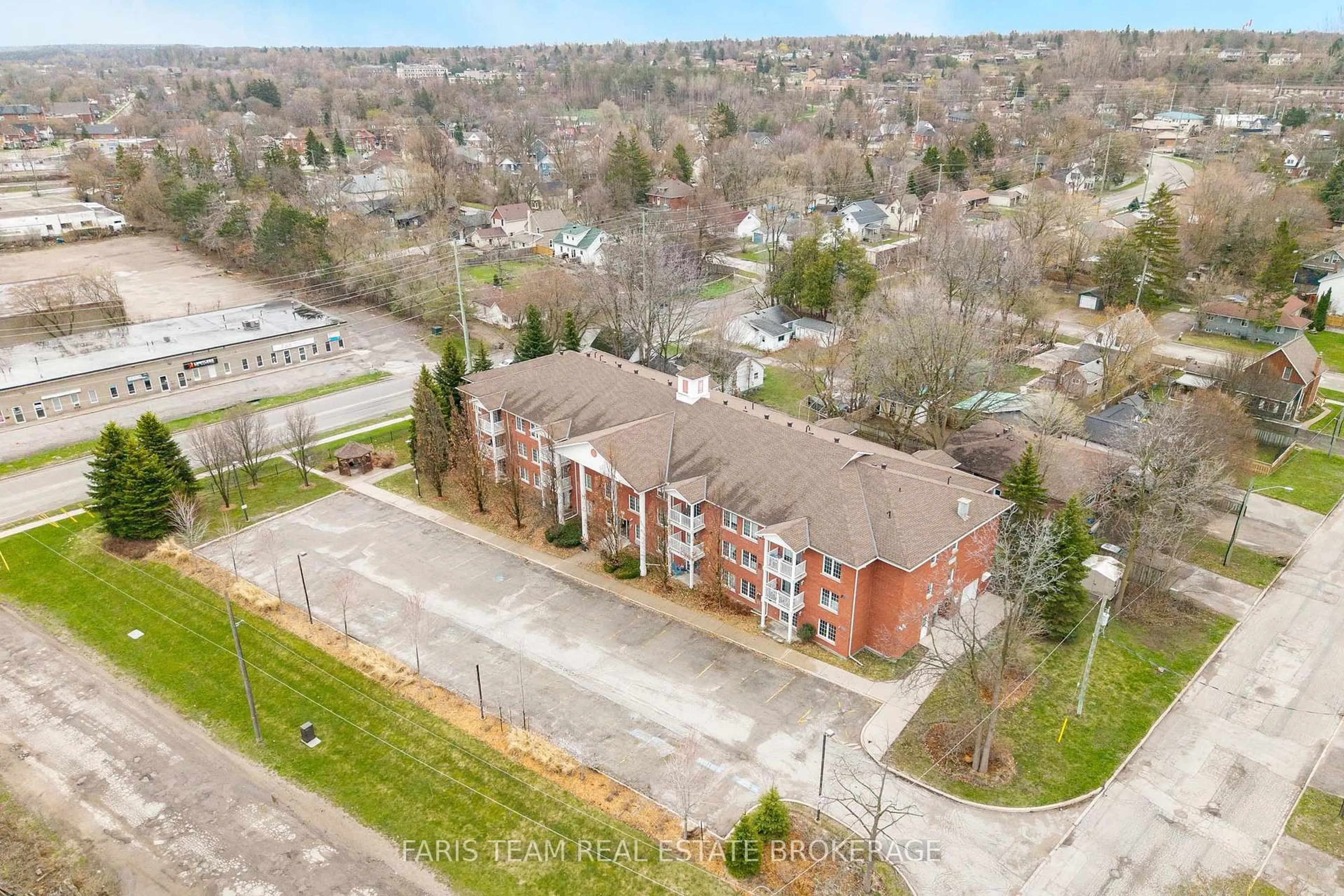 A pic from outside/outdoor area/front of a property/back of a property/a pic from drone, unknown for 49 Jacobs Terr #119, Barrie Ontario L4N 0W4