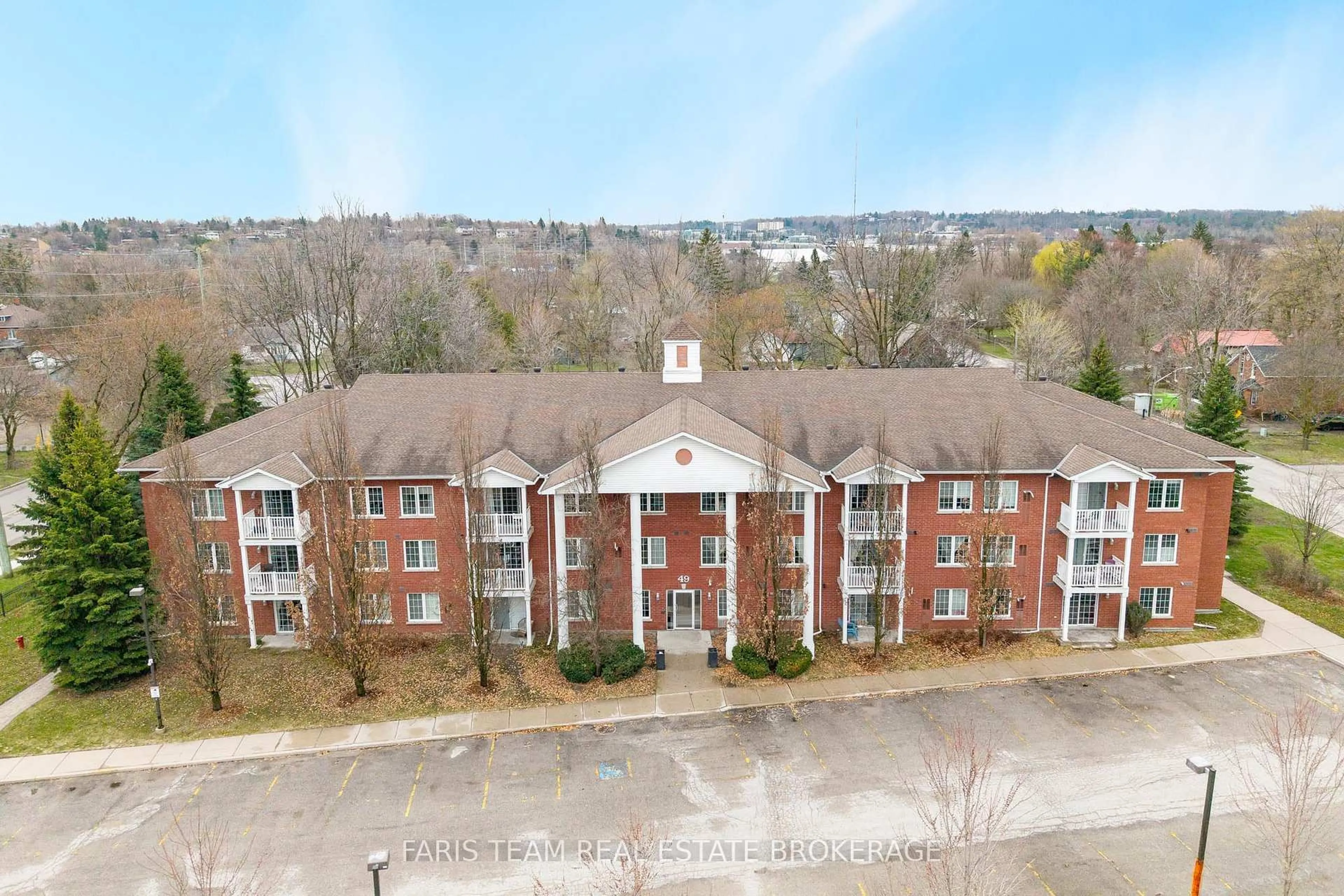 A pic from outside/outdoor area/front of a property/back of a property/a pic from drone, building for 49 Jacobs Terr #119, Barrie Ontario L4N 0W4