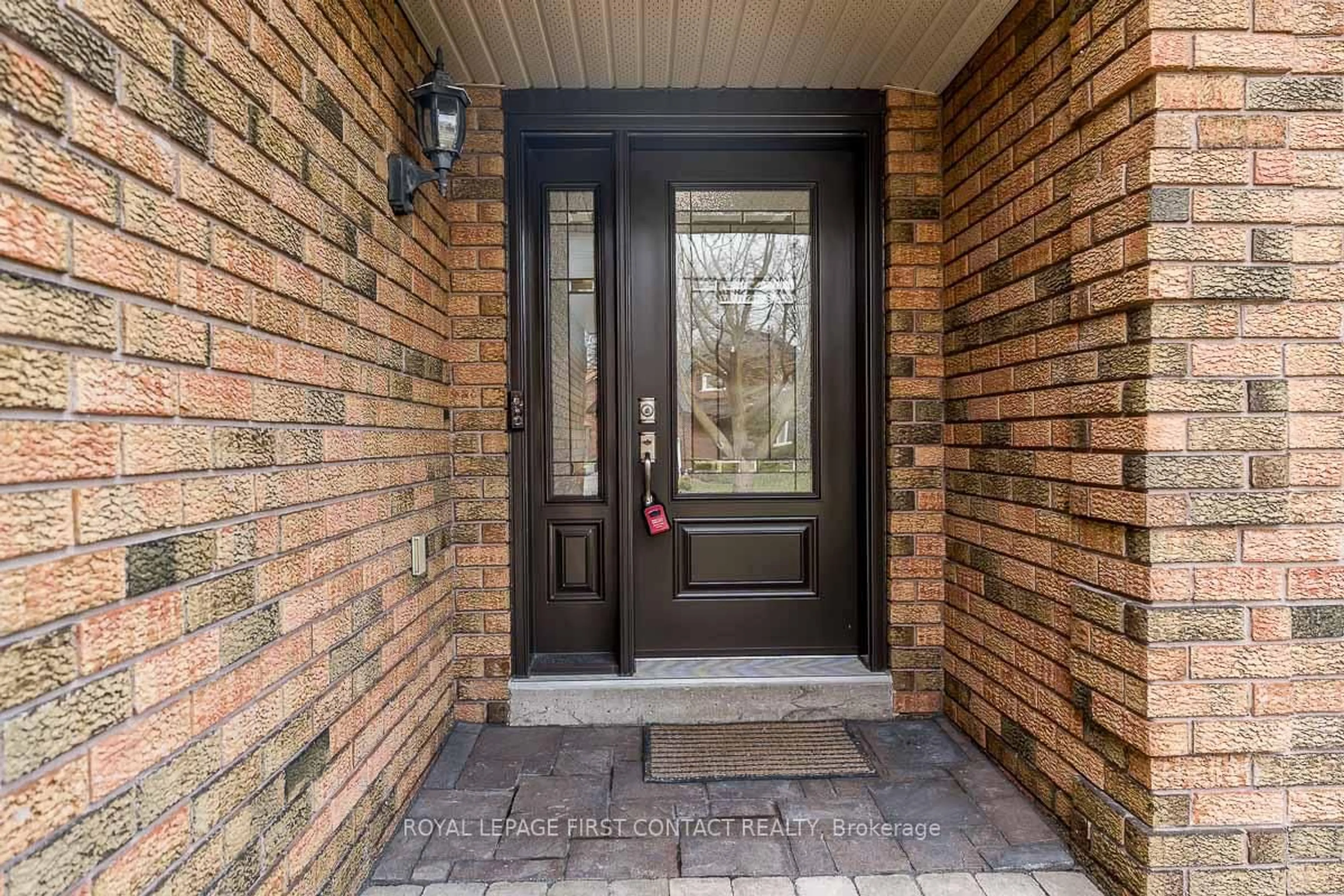 Indoor entryway for 35 Gibbon Dr, Barrie Ontario L4N 6S9