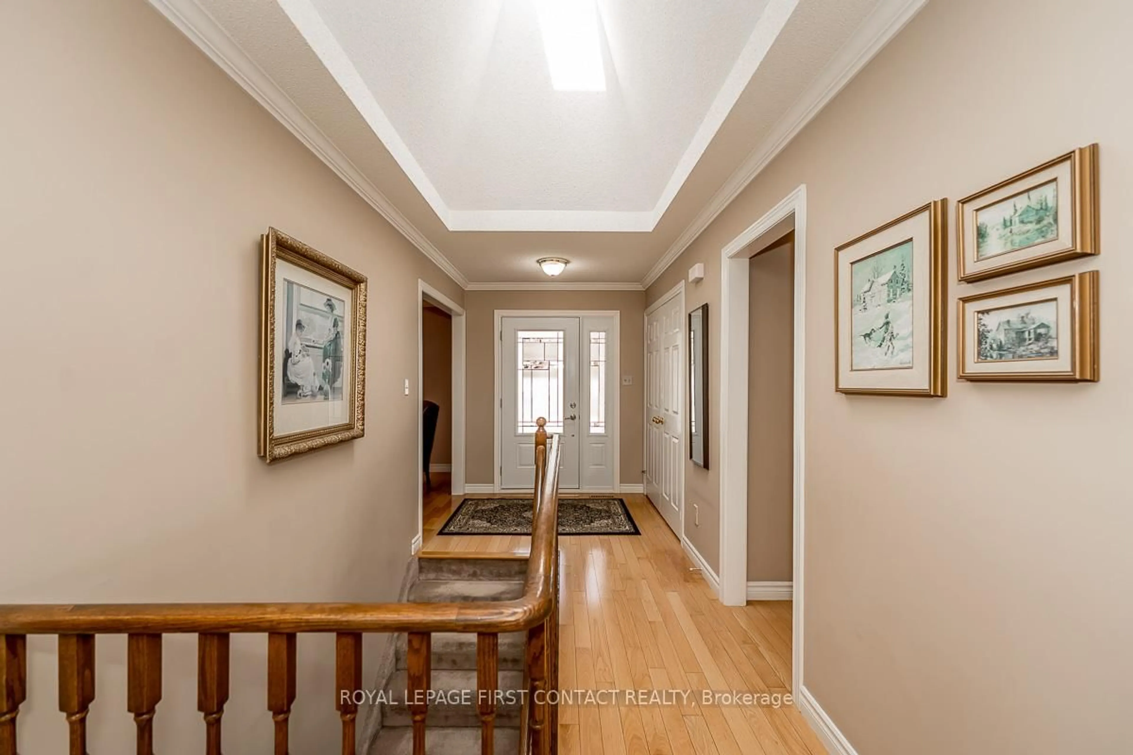 Indoor foyer for 35 Gibbon Dr, Barrie Ontario L4N 6S9
