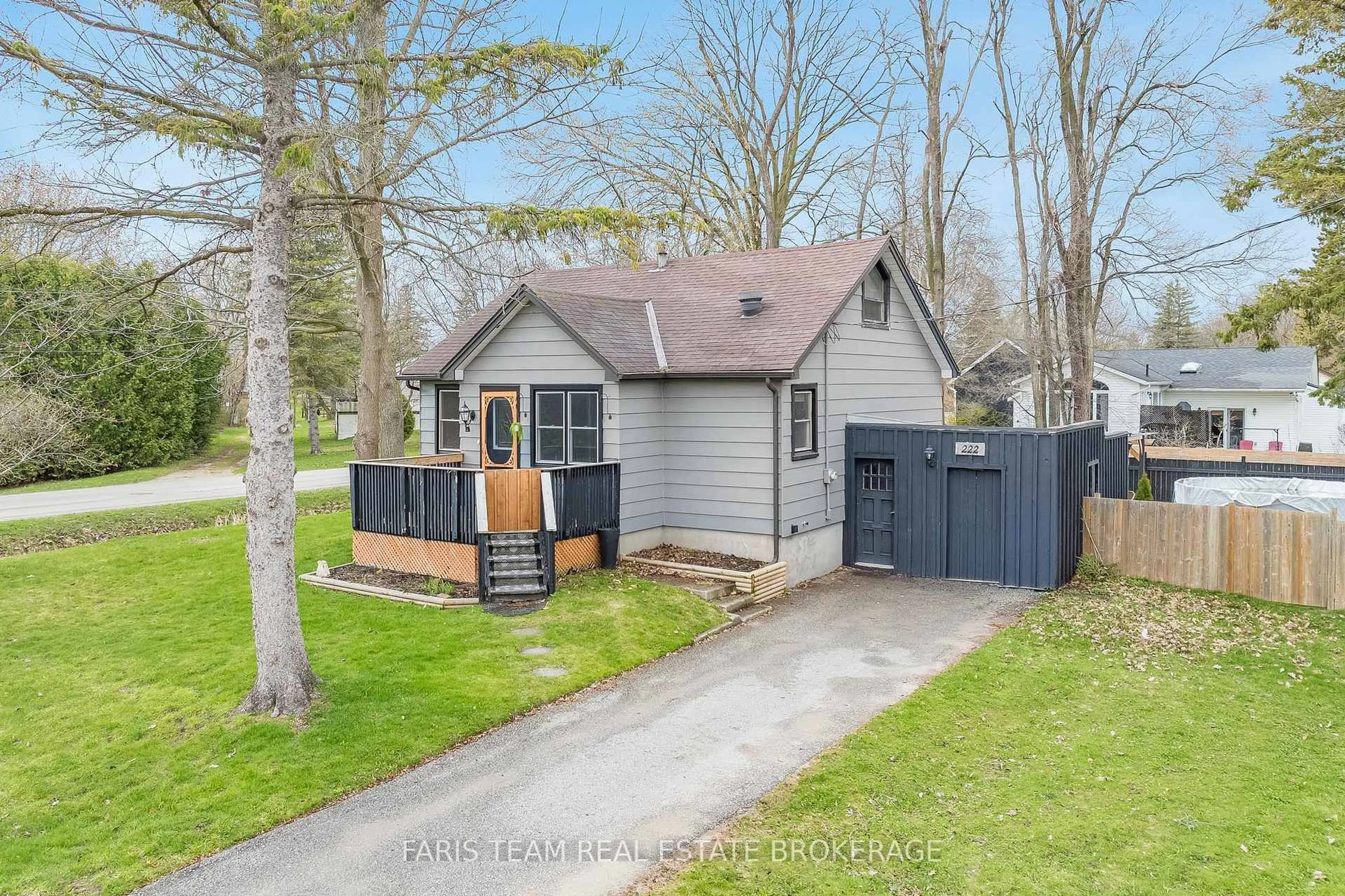A pic from outside/outdoor area/front of a property/back of a property/a pic from drone, street for 222 William St, Clearview Ontario L0M 1S0
