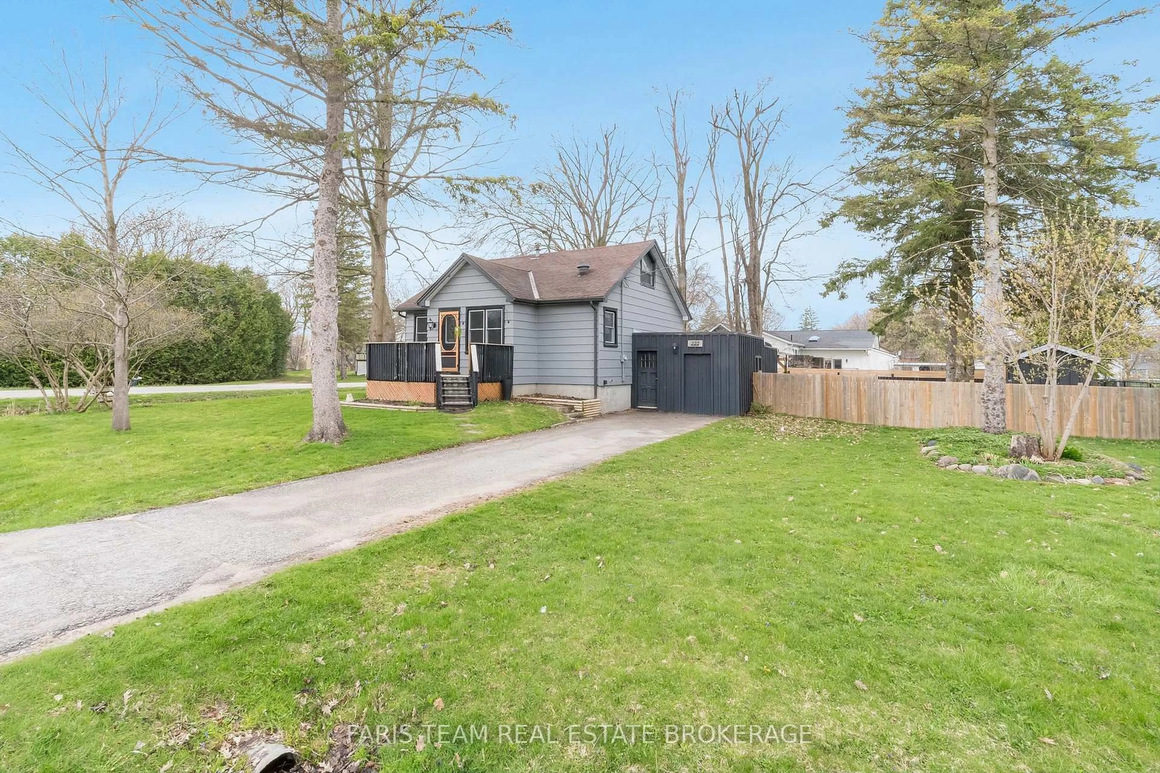 A pic from outside/outdoor area/front of a property/back of a property/a pic from drone, street for 222 William St, Clearview Ontario L0M 1S0