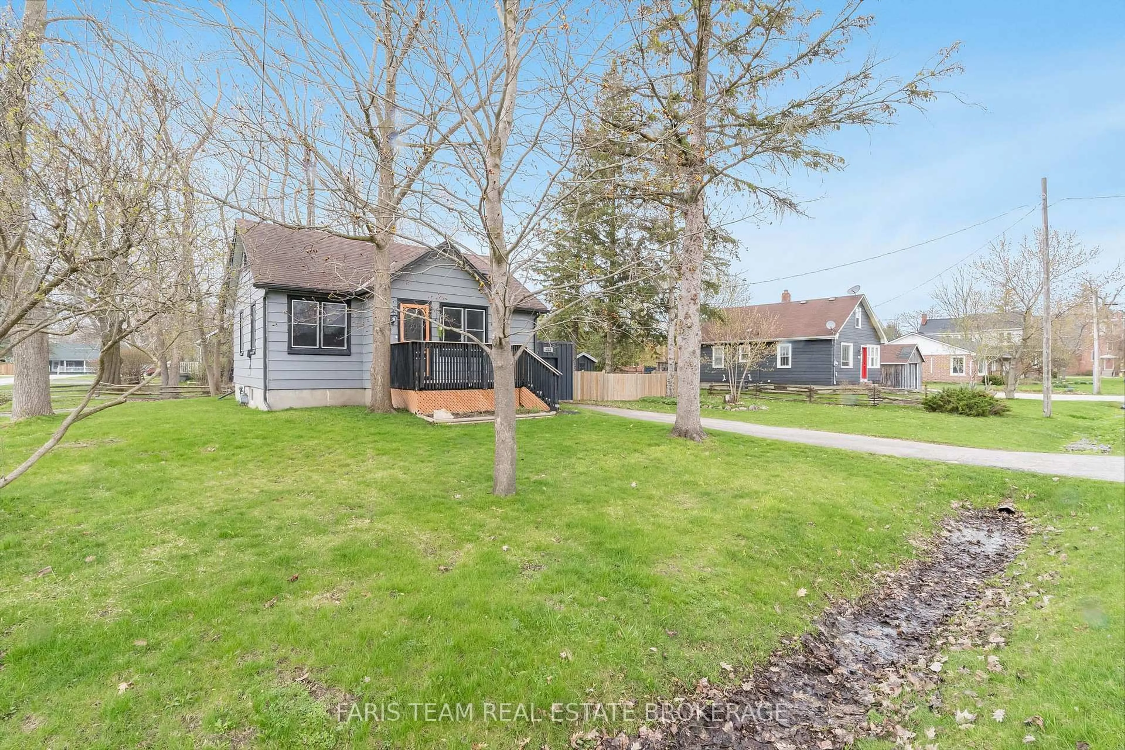 A pic from outside/outdoor area/front of a property/back of a property/a pic from drone, street for 222 William St, Clearview Ontario L0M 1S0