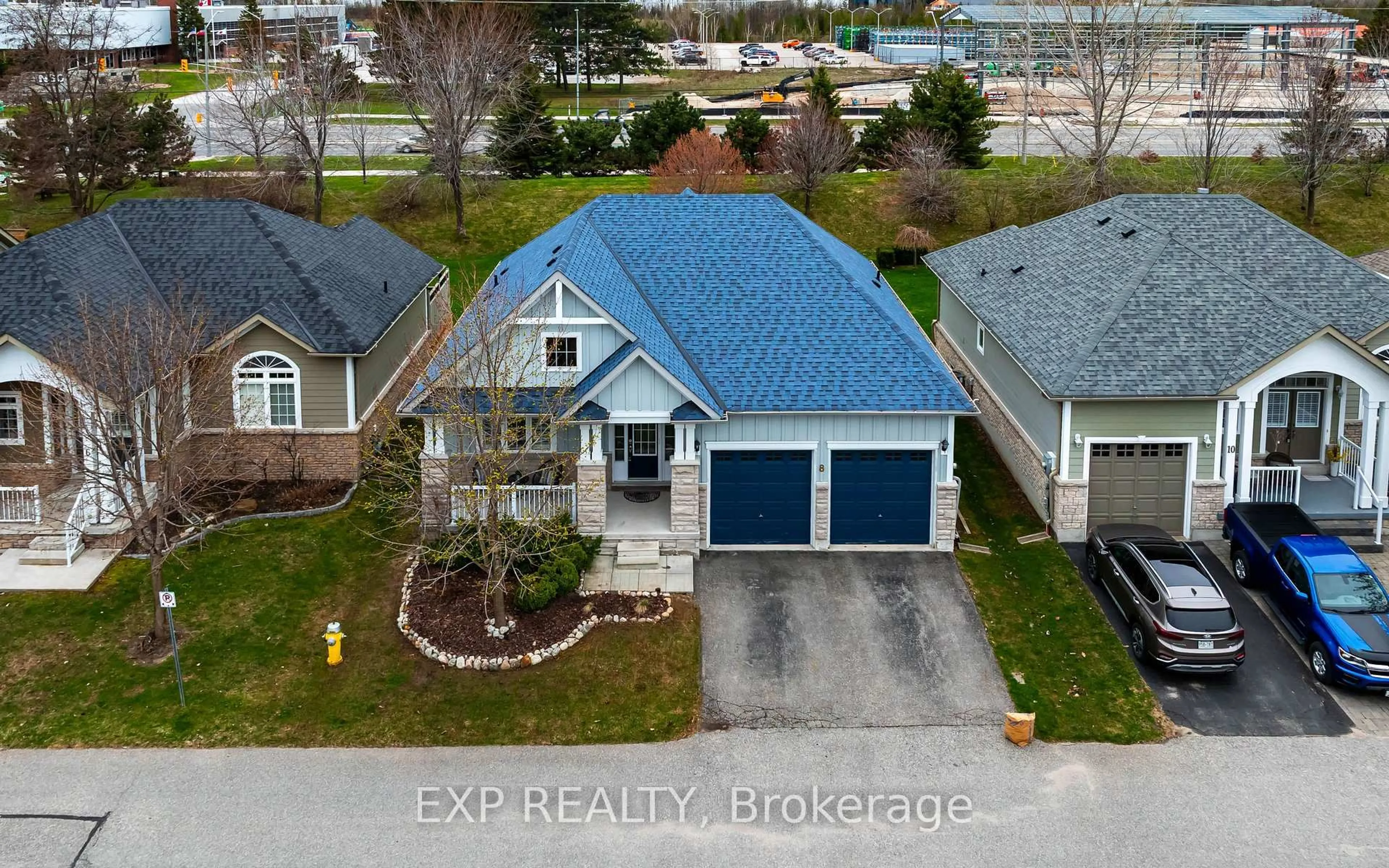 A pic from outside/outdoor area/front of a property/back of a property/a pic from drone, street for 8 Clubhouse Dr, Collingwood Ontario L9Y 4Z6