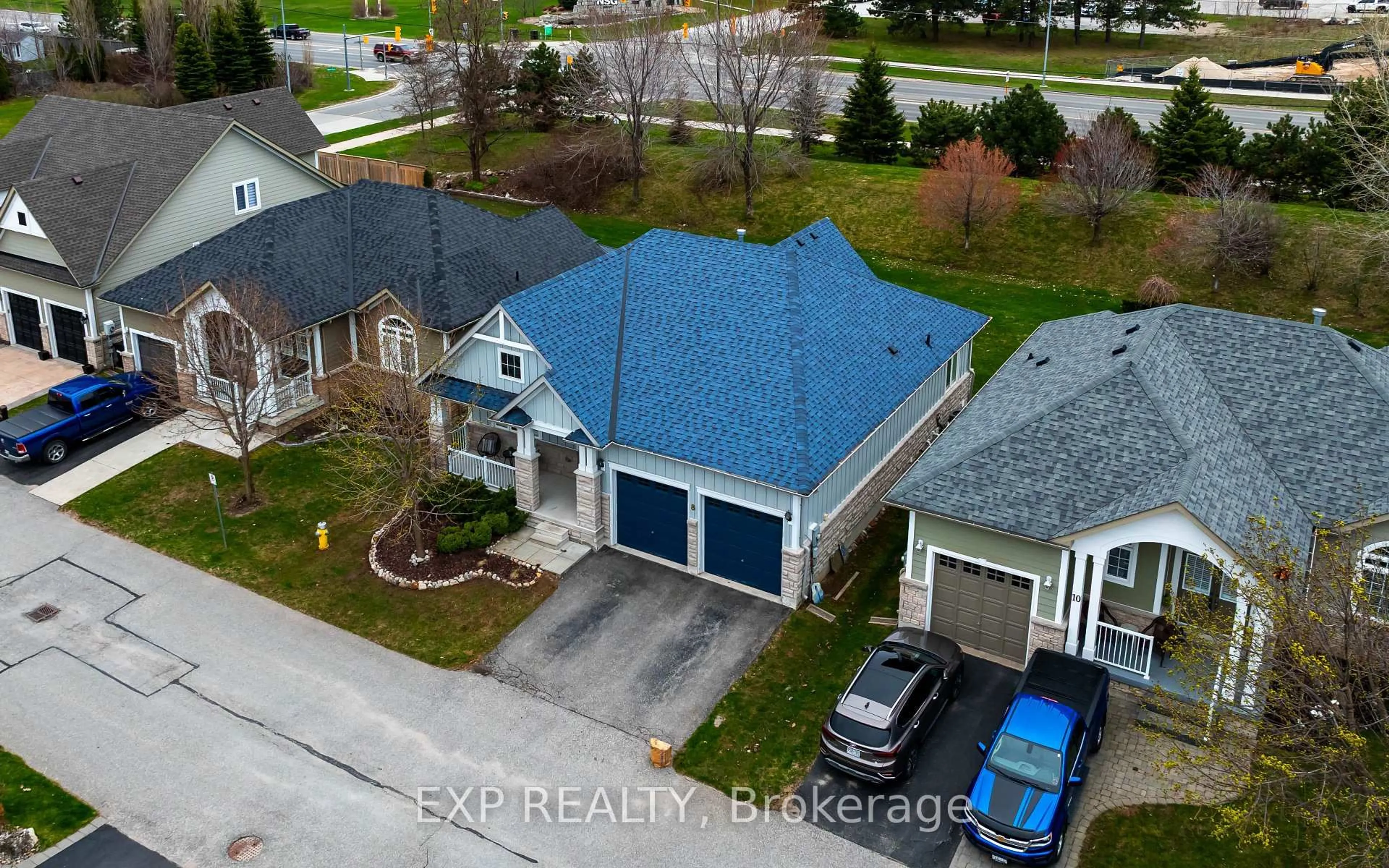 A pic from outside/outdoor area/front of a property/back of a property/a pic from drone, street for 8 Clubhouse Dr, Collingwood Ontario L9Y 4Z6