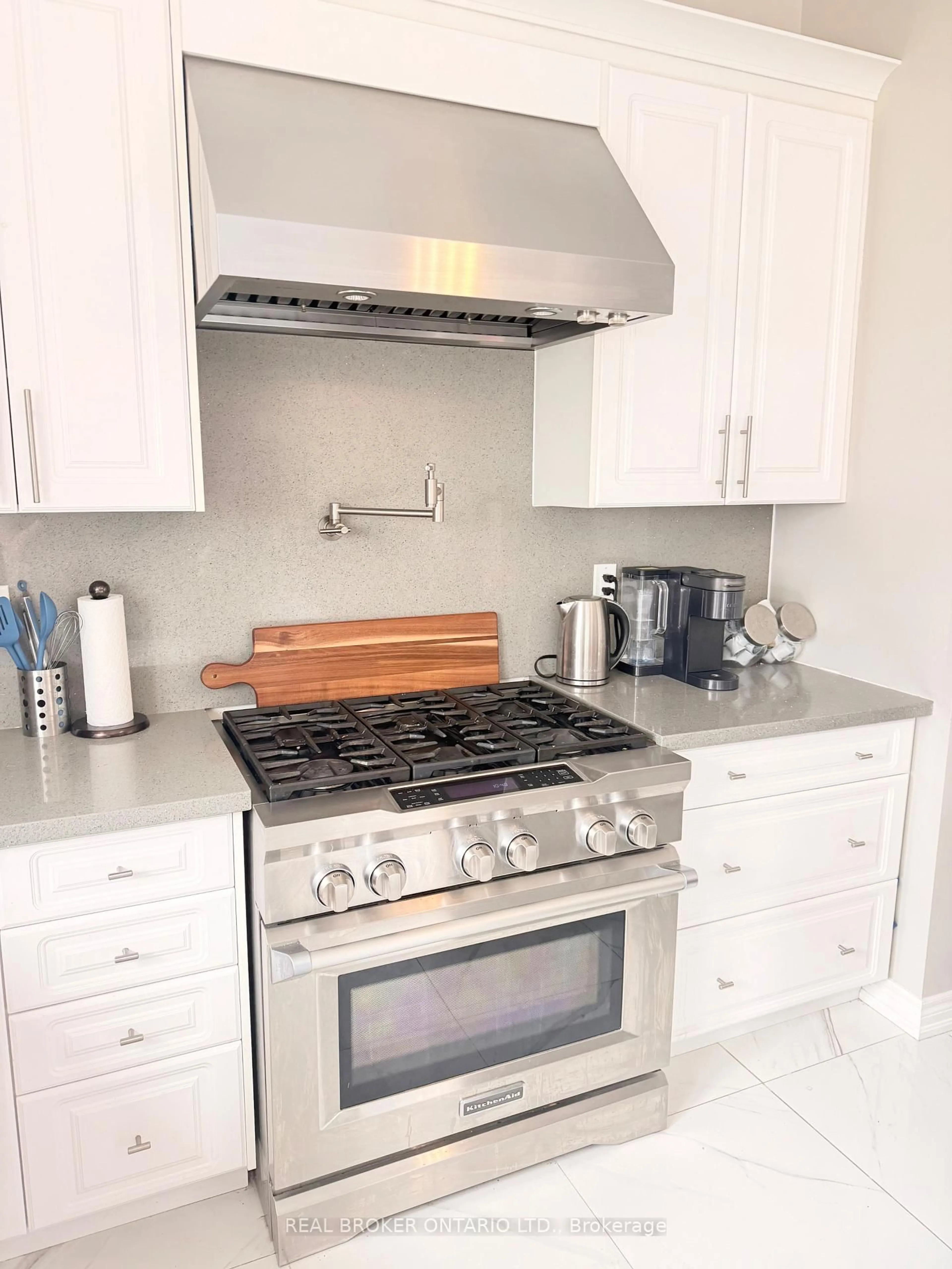 Contemporary kitchen, ceramic/tile floor for 100 Trail Blvd, Springwater Ontario L9X 0S7