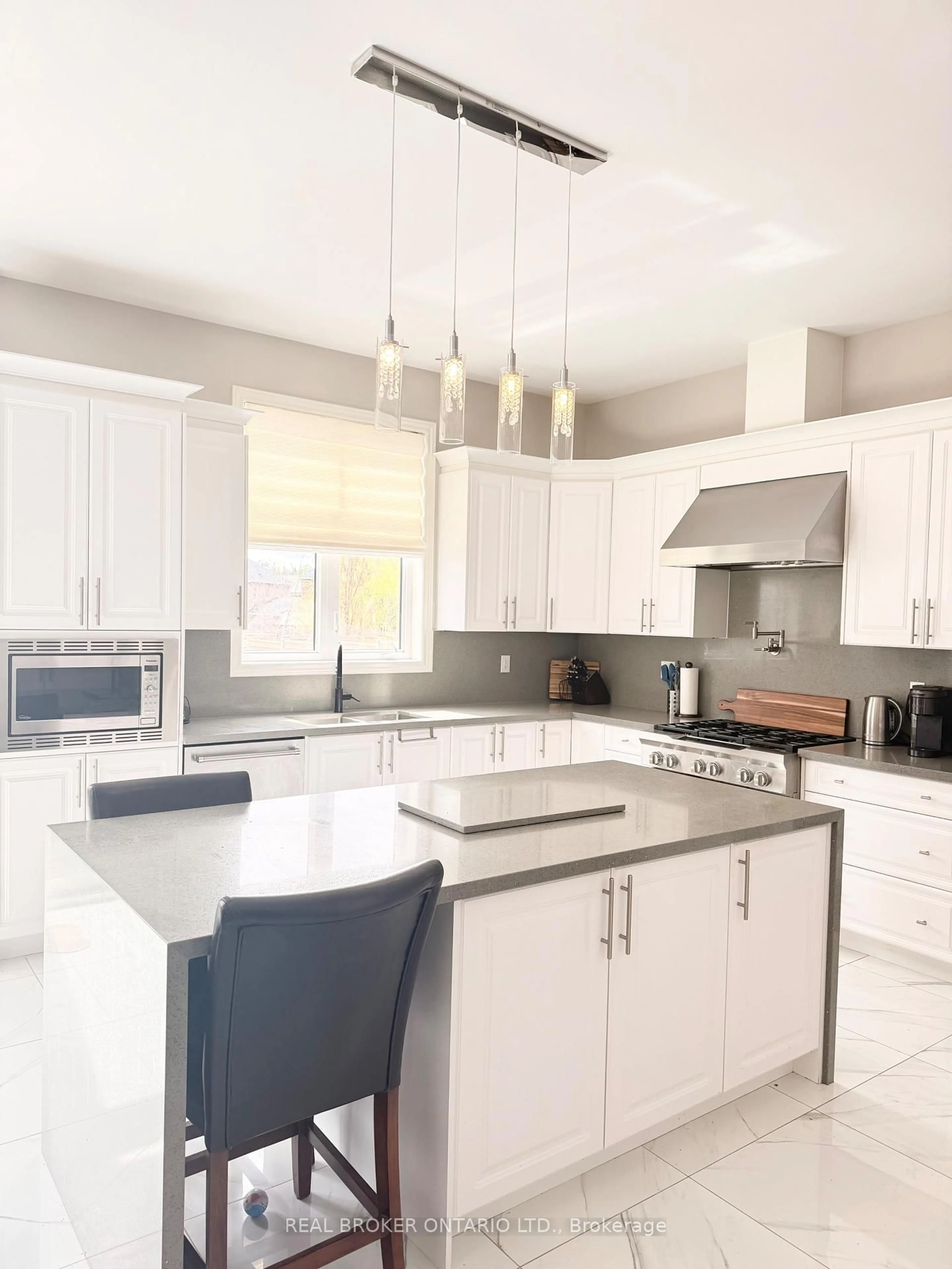 Contemporary kitchen, ceramic/tile floor for 100 Trail Blvd, Springwater Ontario L9X 0S7
