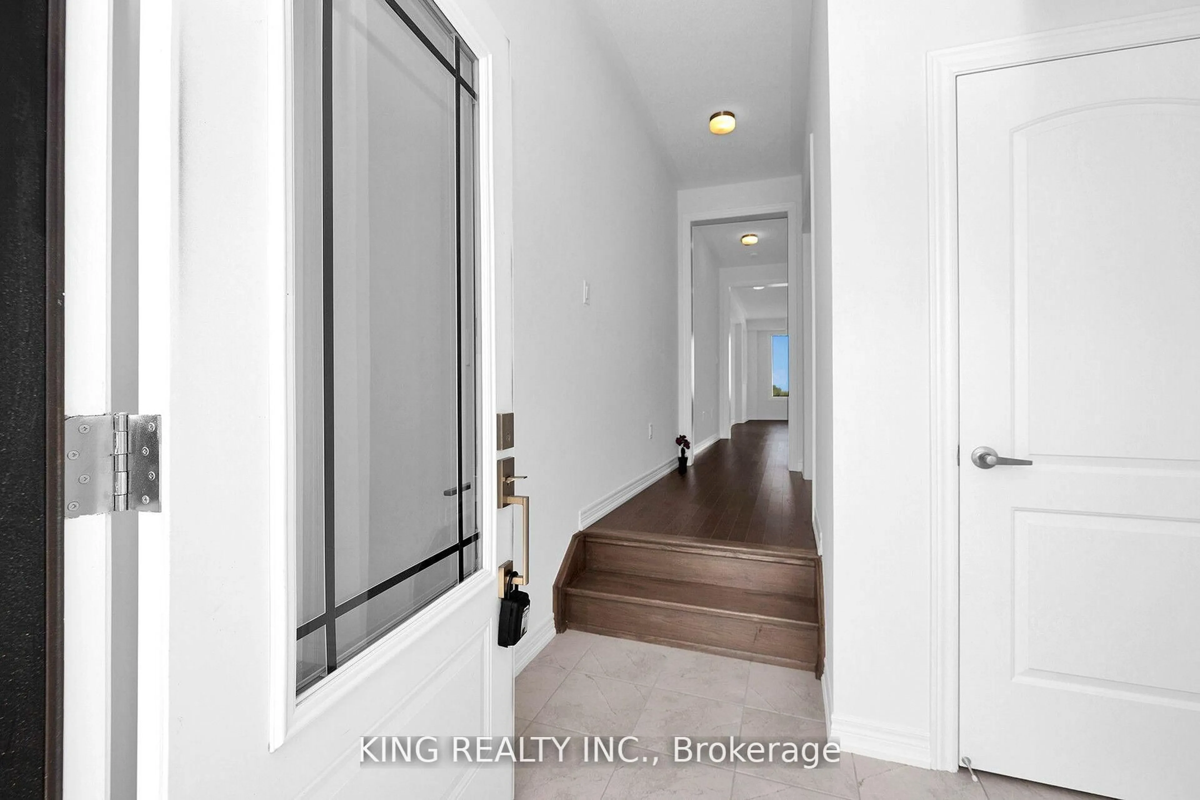 Indoor entryway for 161 Fenchurch Manr, Barrie Ontario L9J 0W9