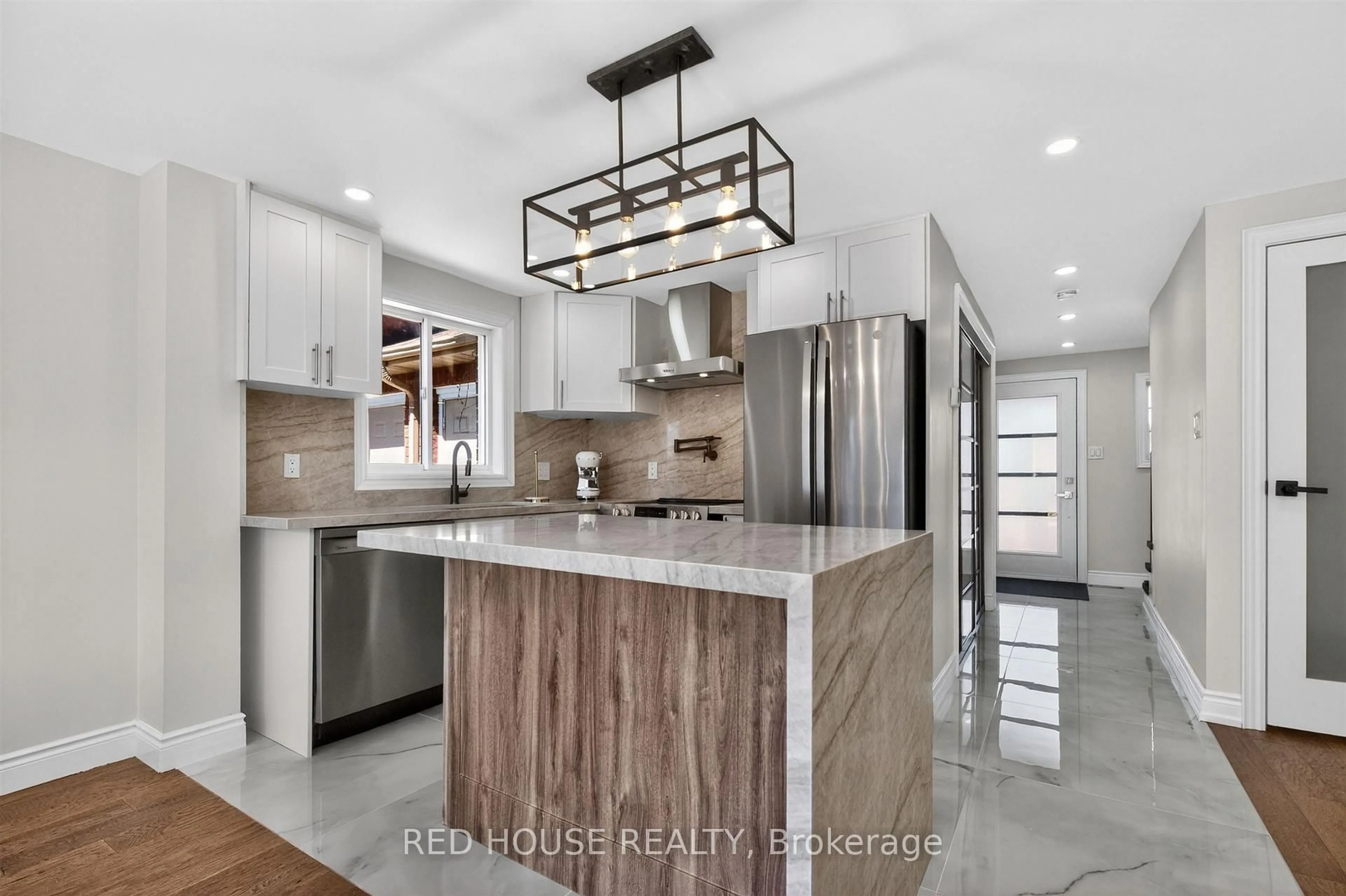 Contemporary kitchen, unknown for 283 Dunsmore Lane, Barrie Ontario L4M 7A7