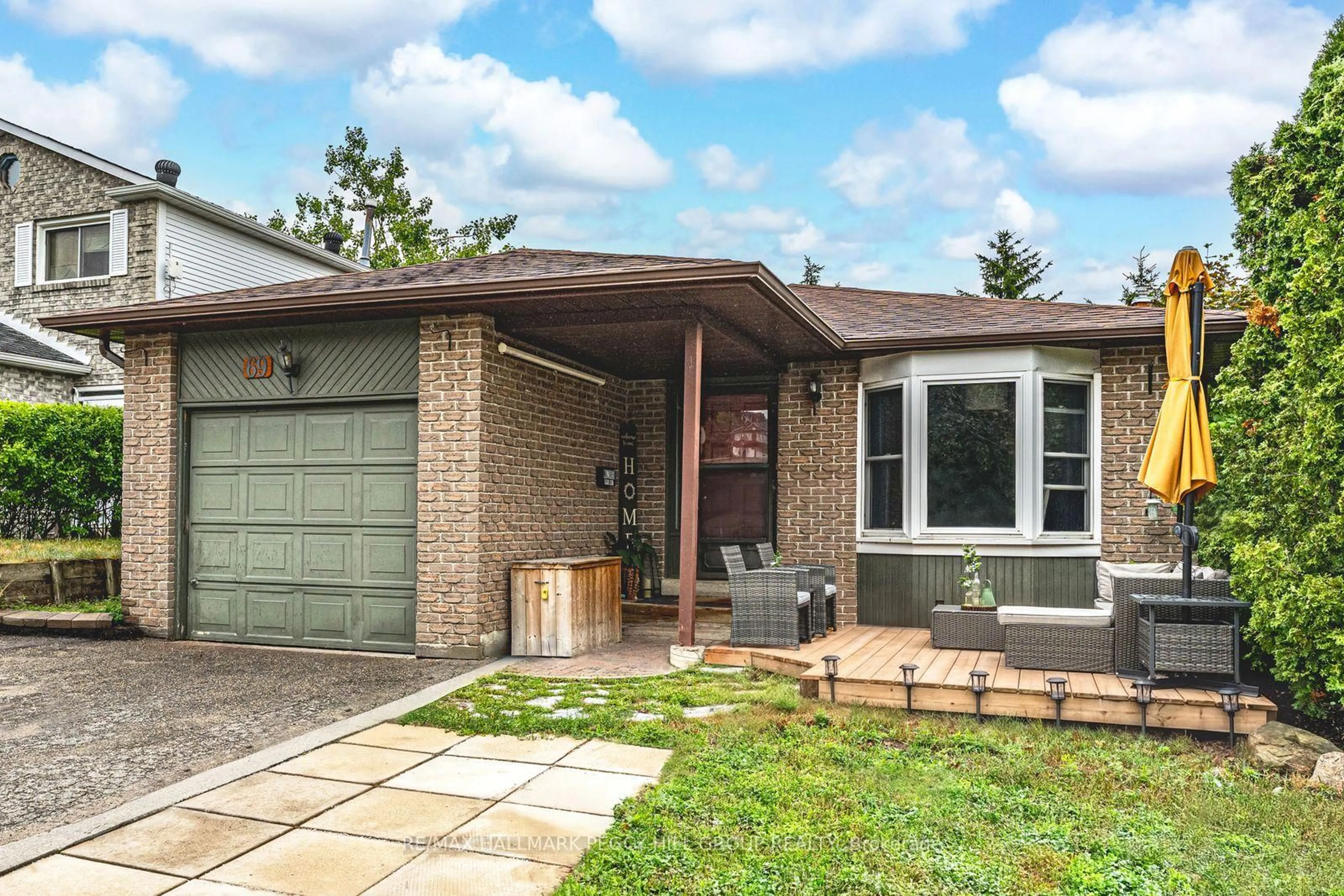 Home with brick exterior material, street for 69 Fox Ru, Barrie Ontario L4N 5L6