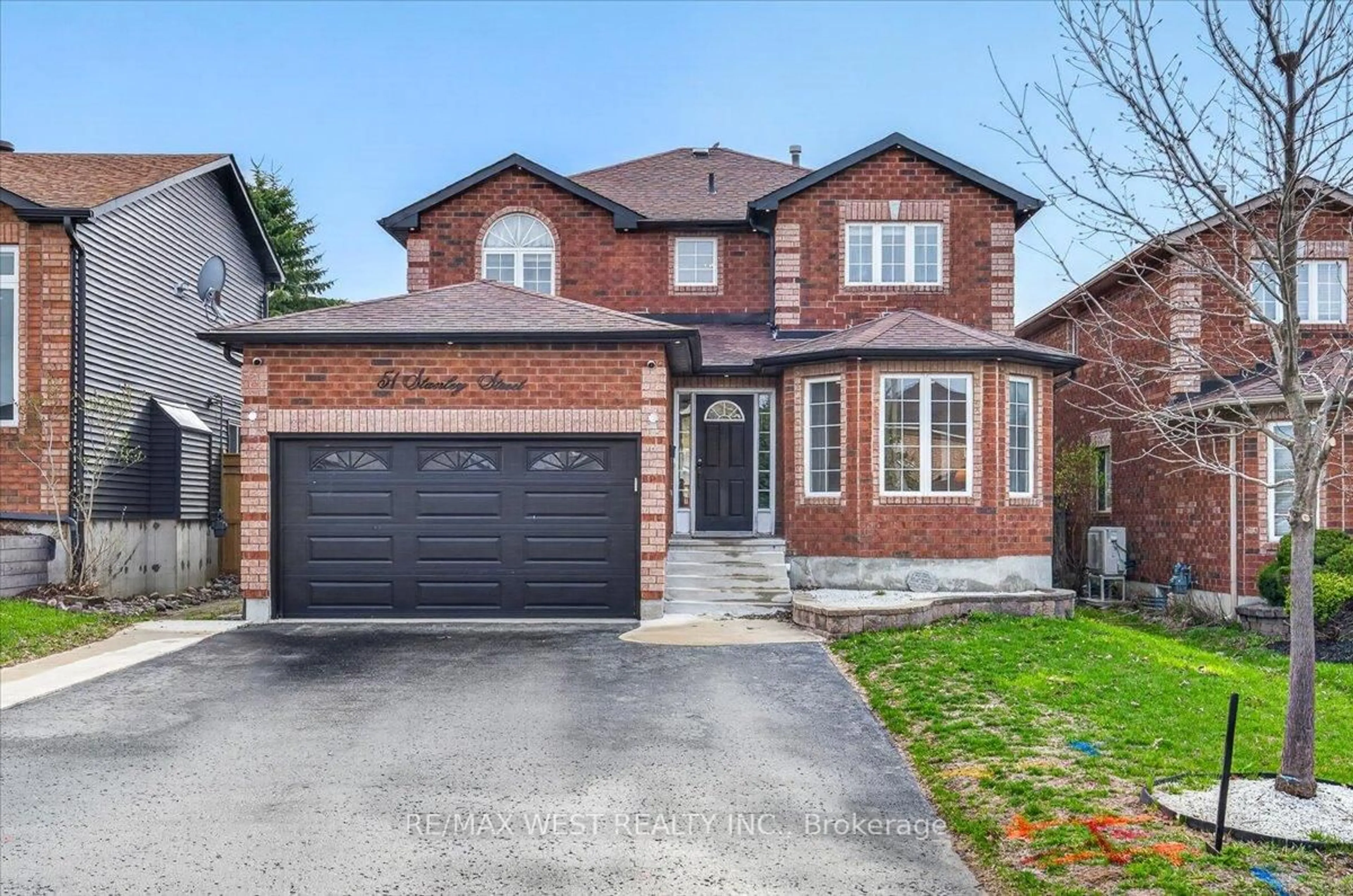 Home with brick exterior material, street for 51 Stanley St, Barrie Ontario L4M 6V3