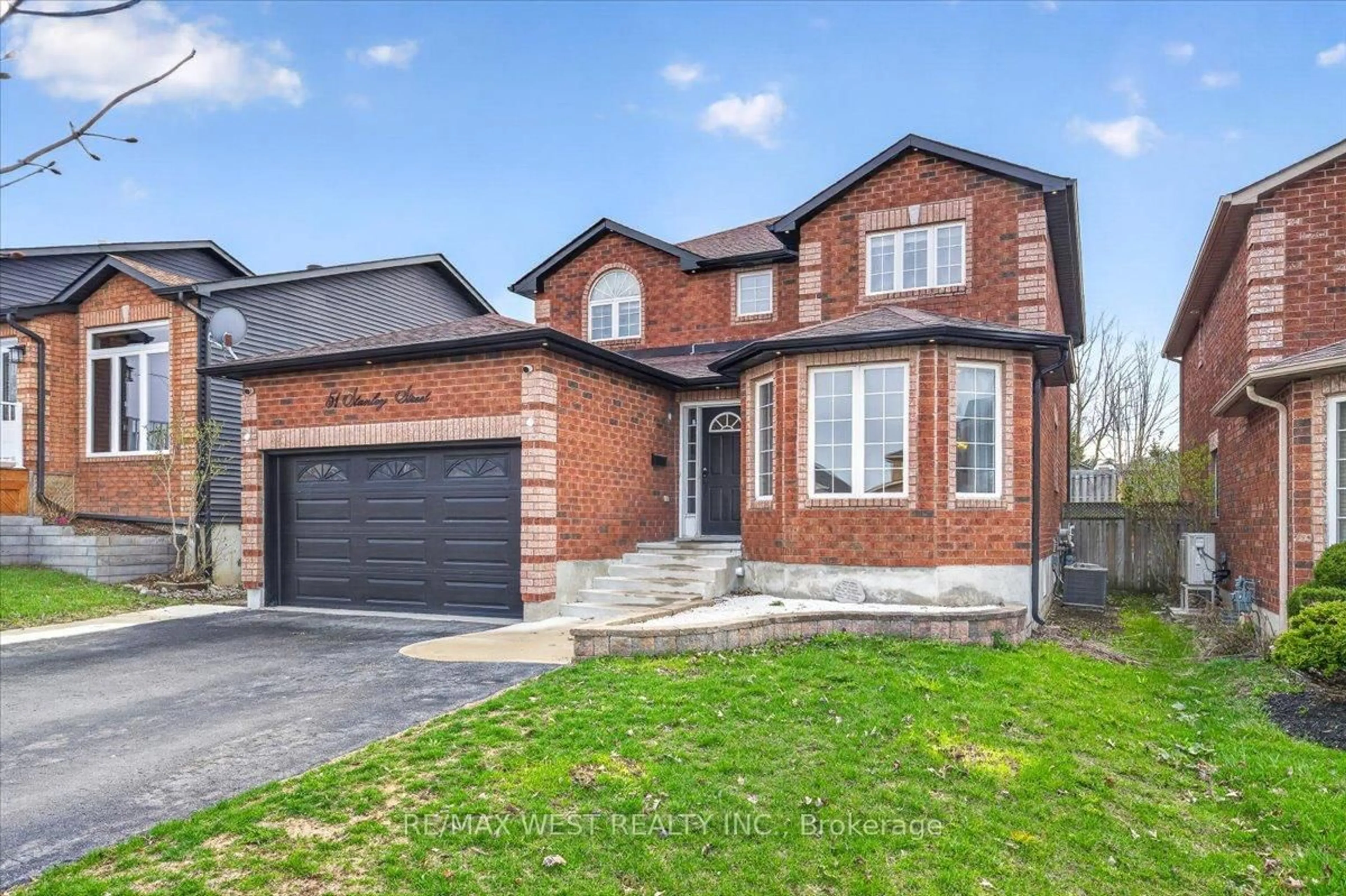 Home with brick exterior material, street for 51 Stanley St, Barrie Ontario L4M 6V3