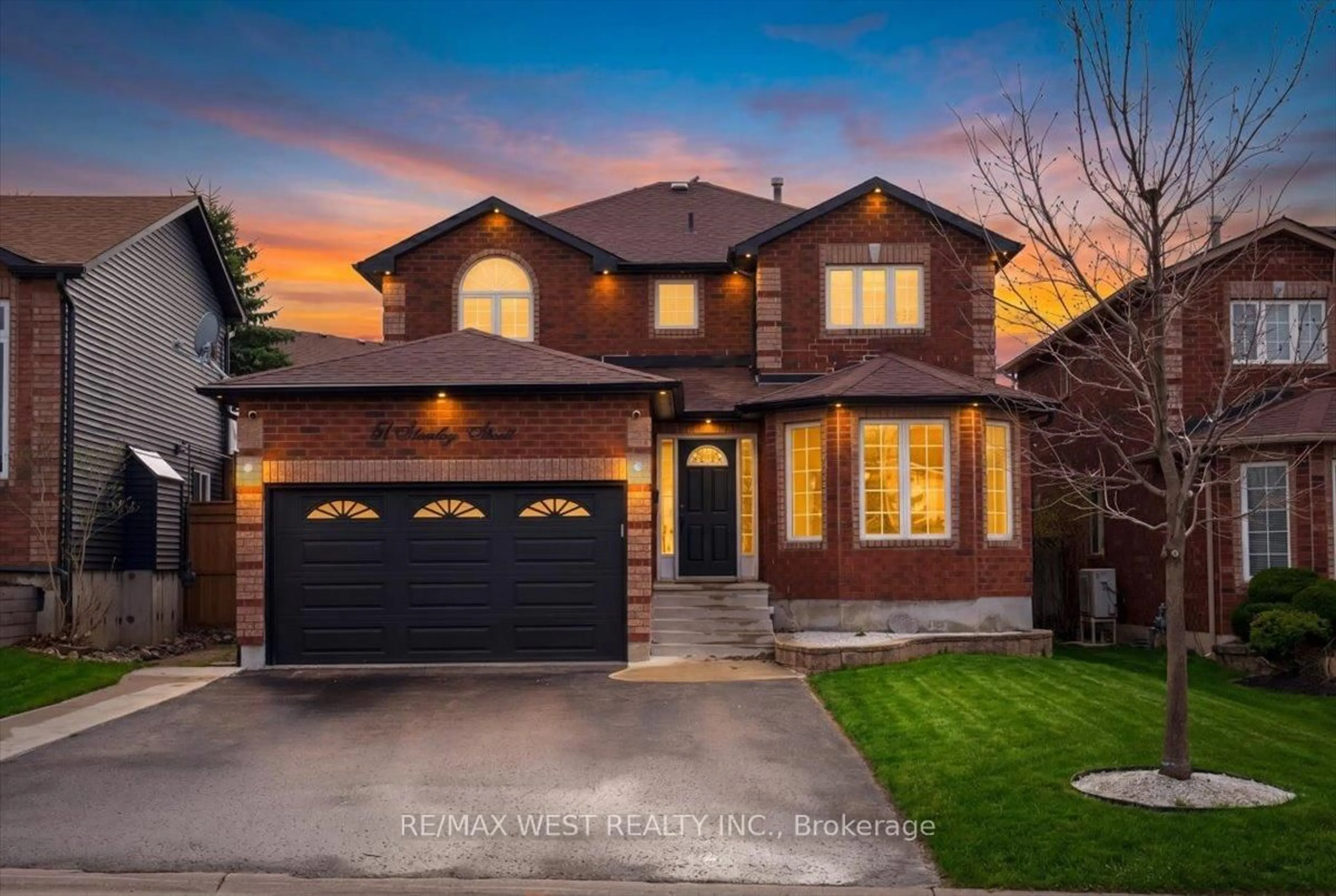 Home with brick exterior material, street for 51 Stanley St, Barrie Ontario L4M 6V3