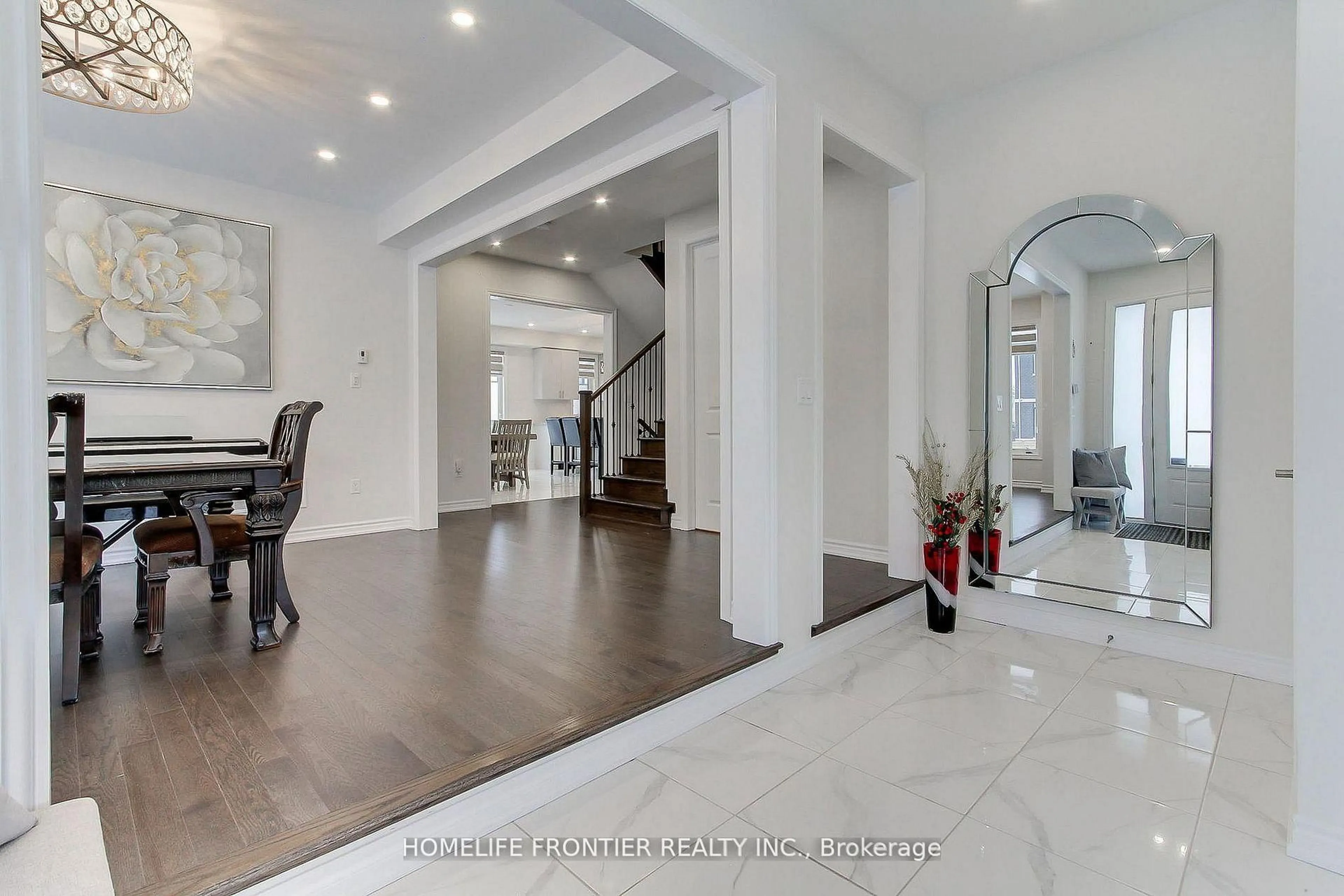 Indoor entryway for 145 Terry Fox Dr, Barrie Ontario L9J 0L9