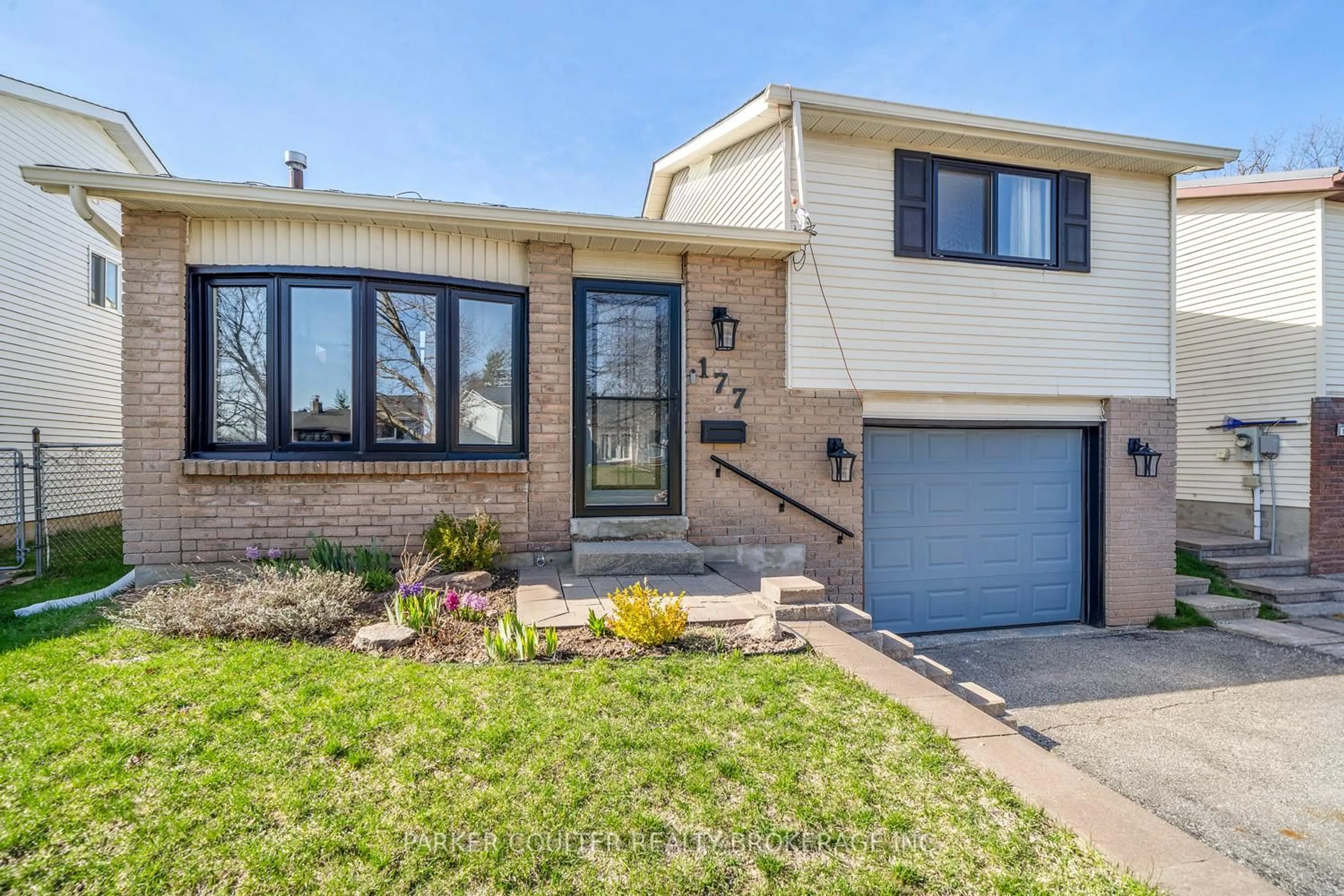 Home with brick exterior material, street for 177 Burns Circ, Barrie Ontario L4N 6A8