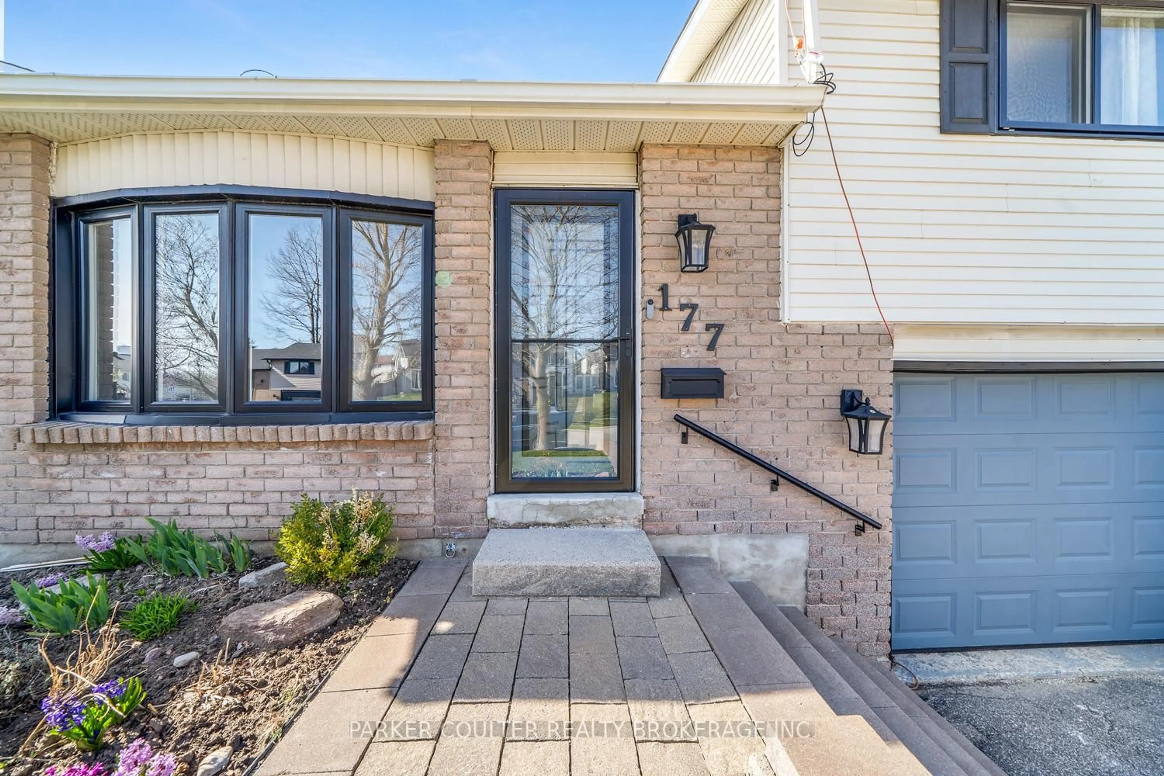 Home with brick exterior material, street for 177 Burns Circ, Barrie Ontario L4N 6A8