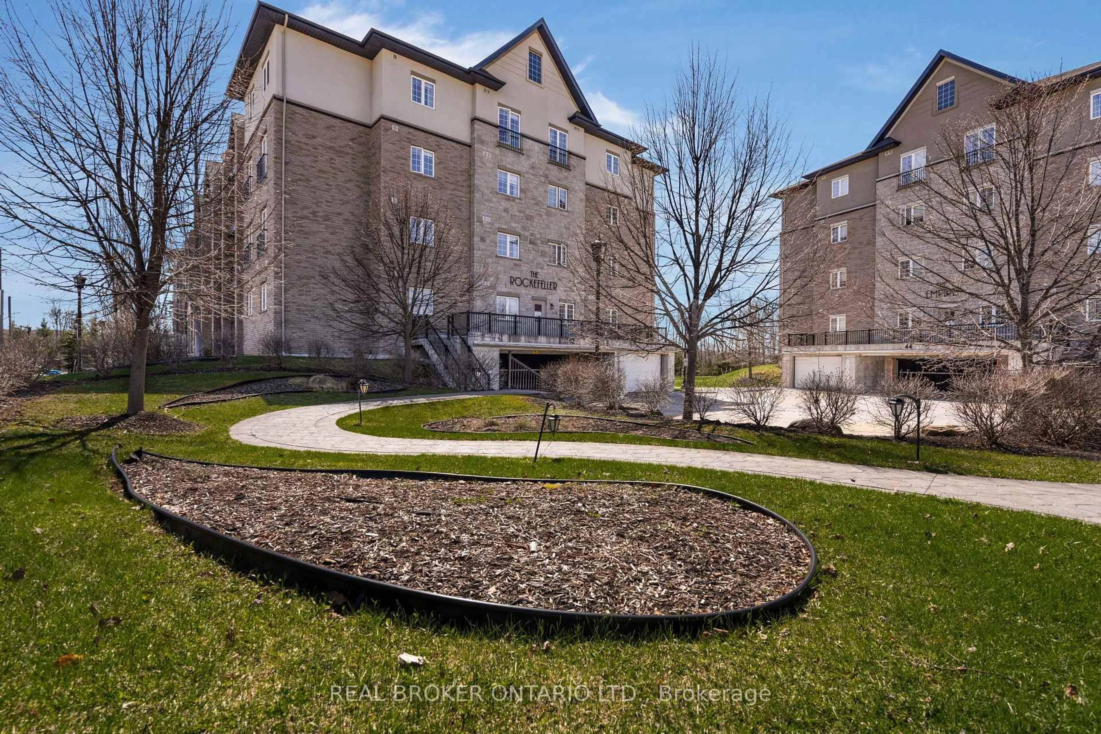 A pic from outside/outdoor area/front of a property/back of a property/a pic from drone, unknown for 42 Ferndale Dr #108, Barrie Ontario L4N 2M5