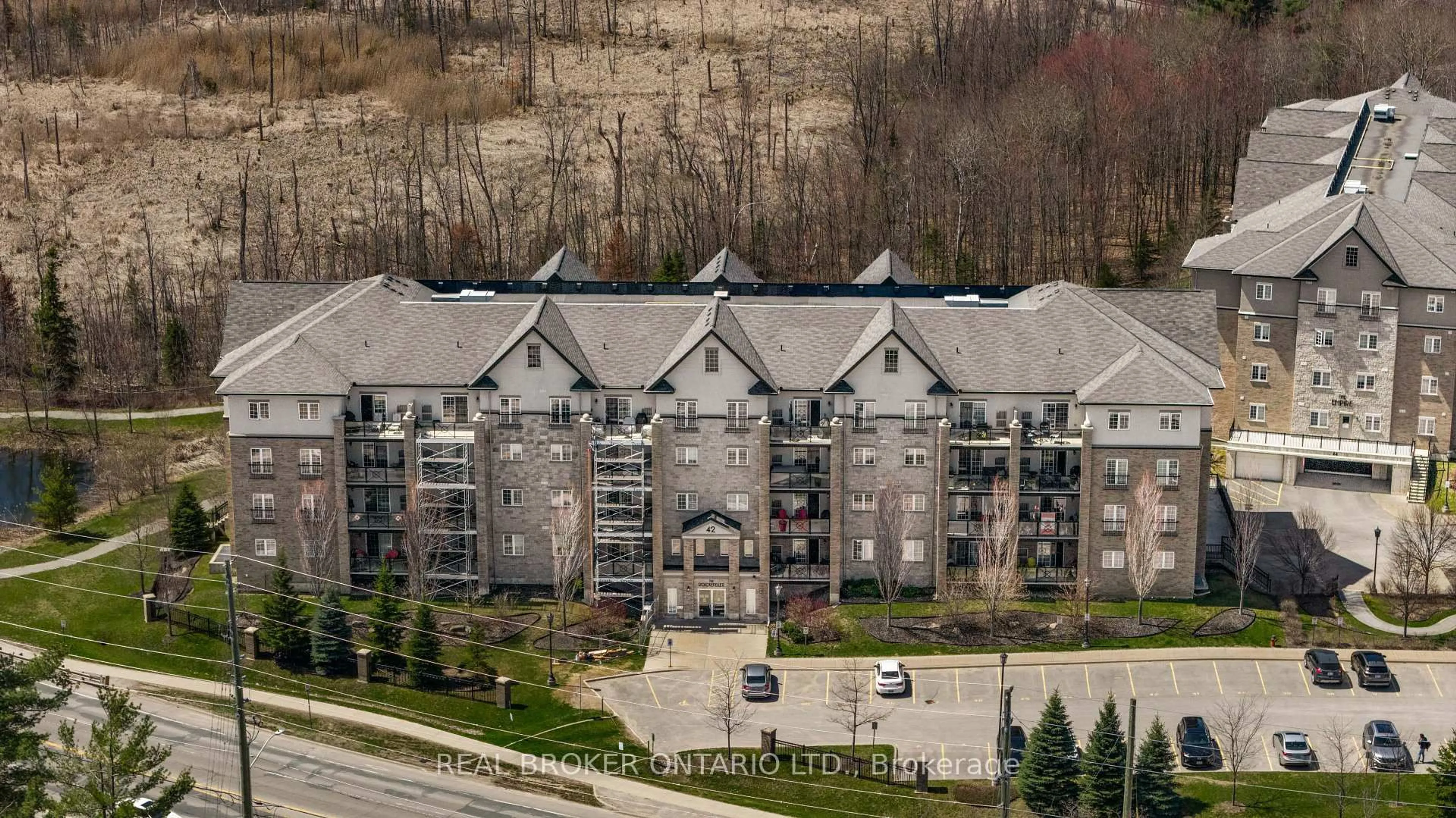 A pic from outside/outdoor area/front of a property/back of a property/a pic from drone, unknown for 42 Ferndale Dr #108, Barrie Ontario L4N 2M5