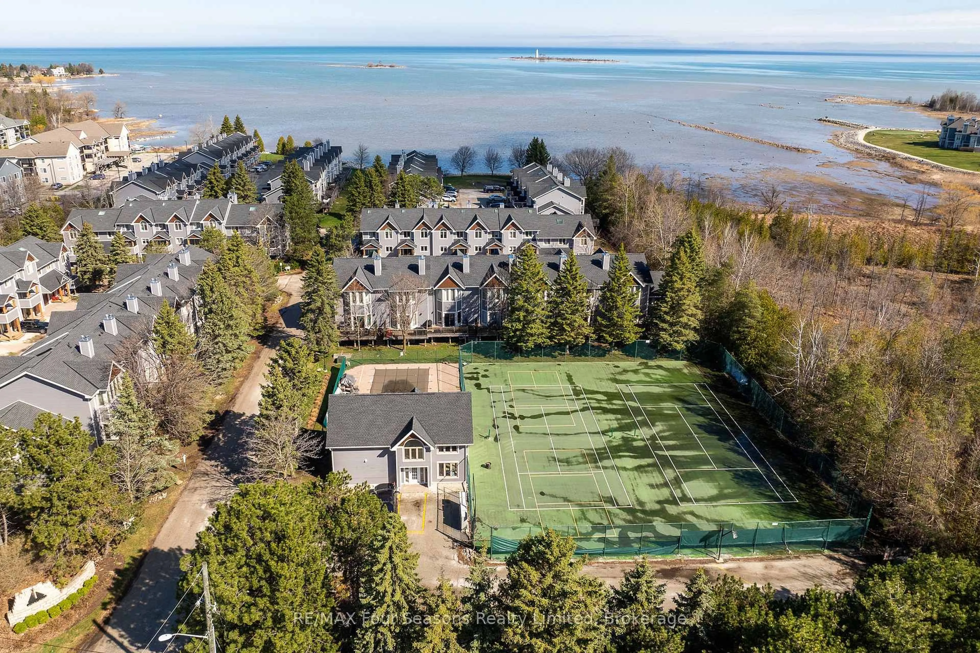 A pic from outside/outdoor area/front of a property/back of a property/a pic from drone, water/lake/river/ocean view for 25 Starboard Rd #25, Collingwood Ontario L9Y 5C8