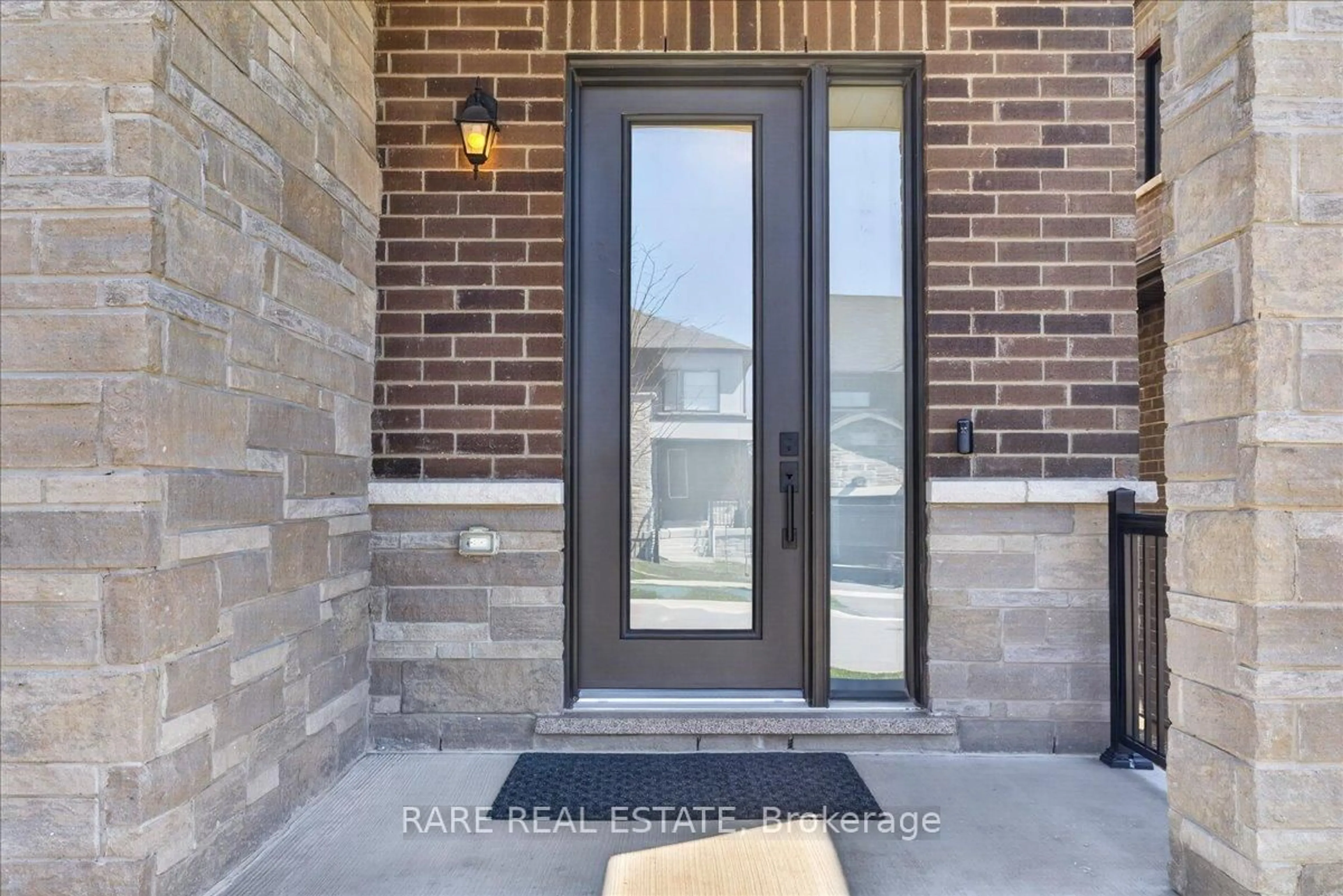 Indoor entryway for 31 Daffodil Rd, Springwater Ontario L9X 2E3