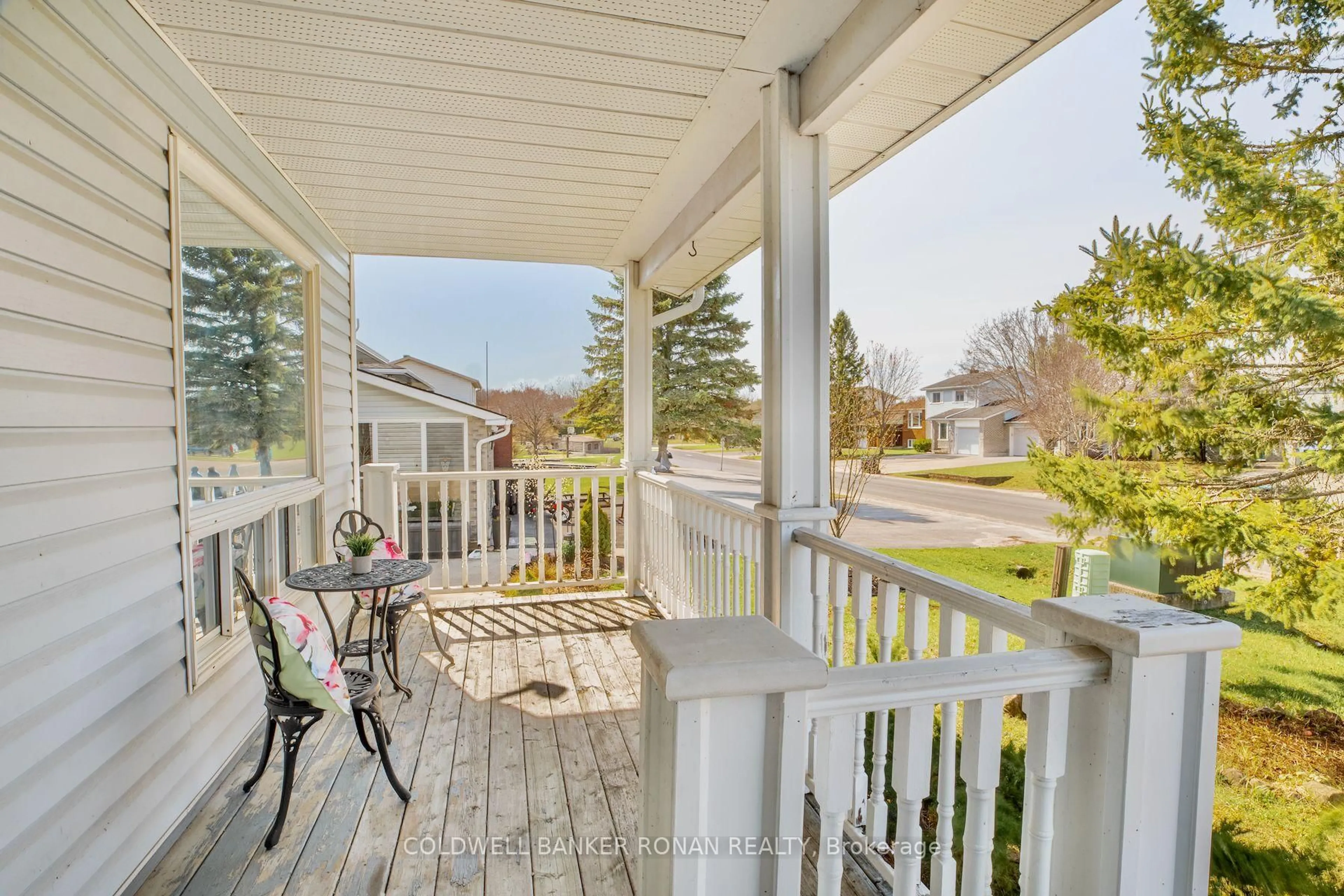 Patio, street for 15 Jennings Dr, Penetanguishene Ontario L9M 1K1