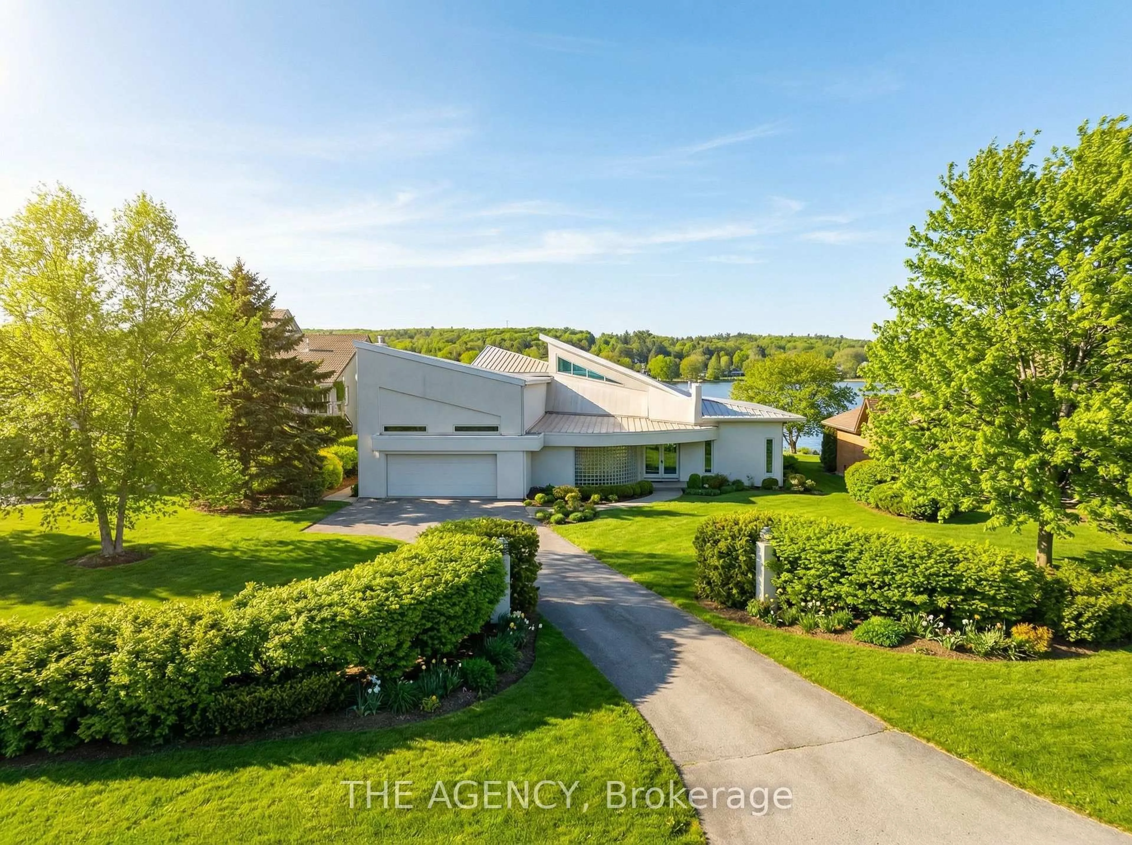 A pic from outside/outdoor area/front of a property/back of a property/a pic from drone, unknown for 10 Beck Blvd, Penetanguishene Ontario L9M 1C3