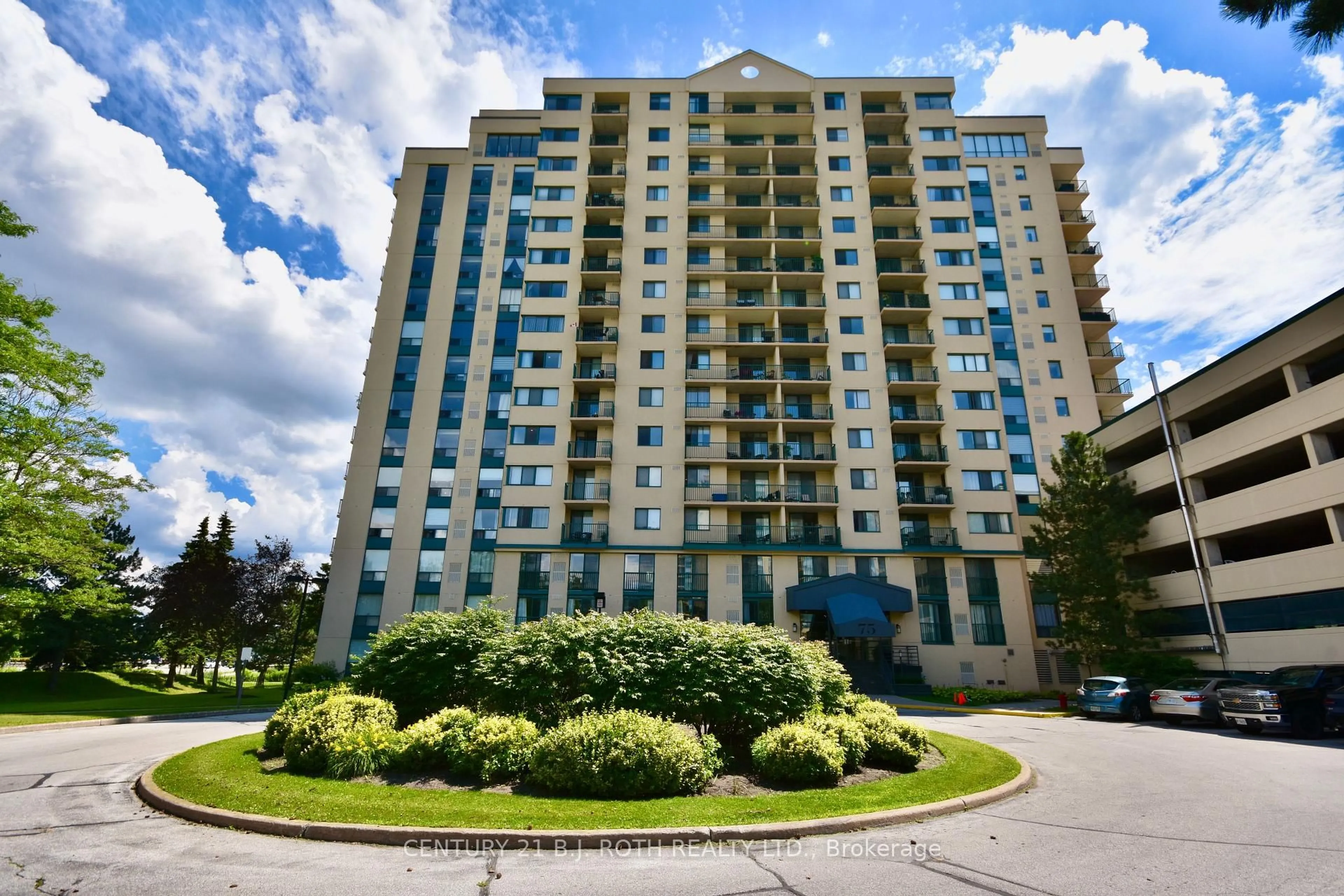 Indoor foyer for 75 Ellen St #506, Barrie Ontario L4N 7R6