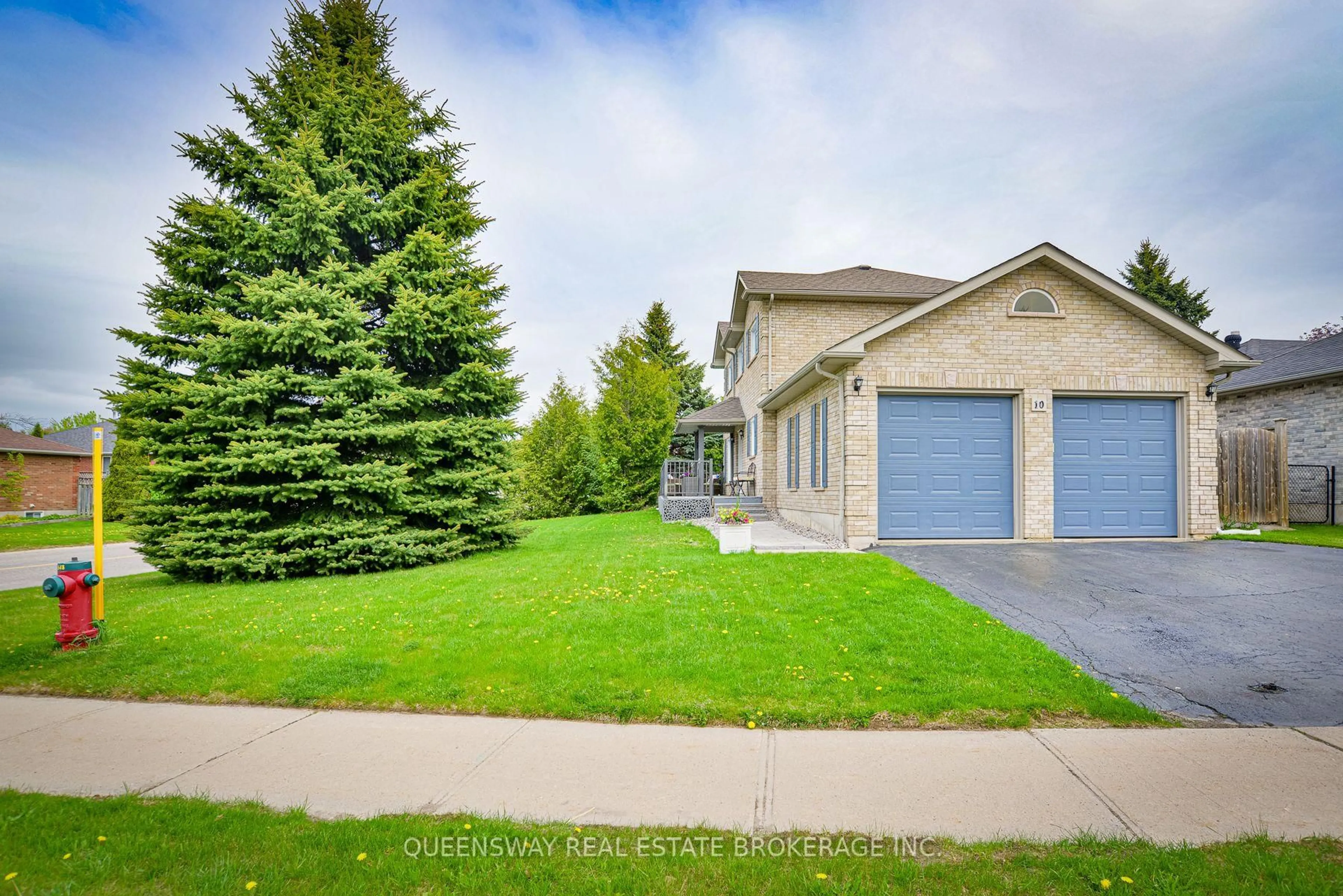 A pic from outside/outdoor area/front of a property/back of a property/a pic from drone, street for 10 Lewis Dr, Orillia Ontario L3V 7S5