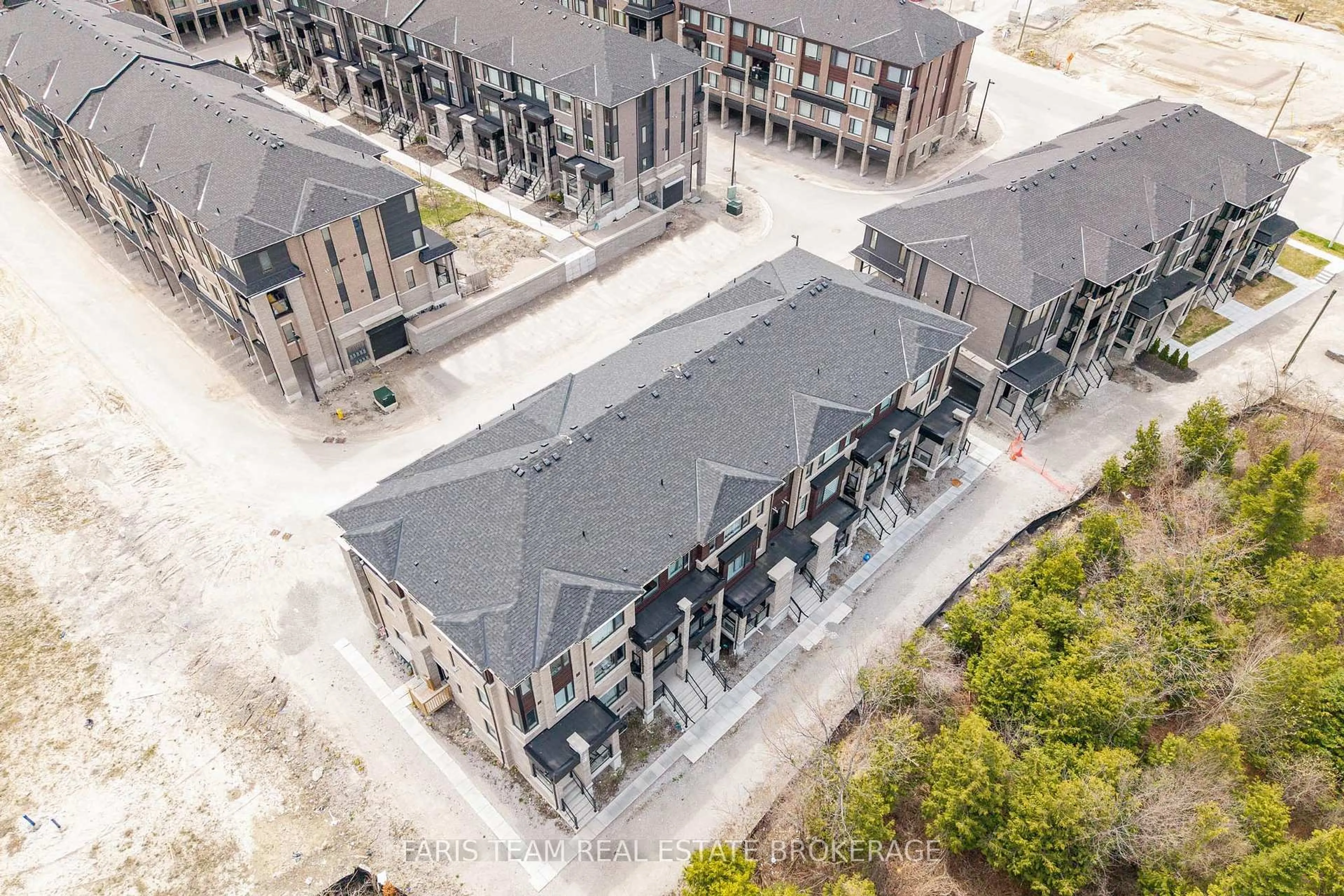 A pic from outside/outdoor area/front of a property/back of a property/a pic from drone, unknown for 39 Appletree Lane, Barrie Ontario L9J 0P1