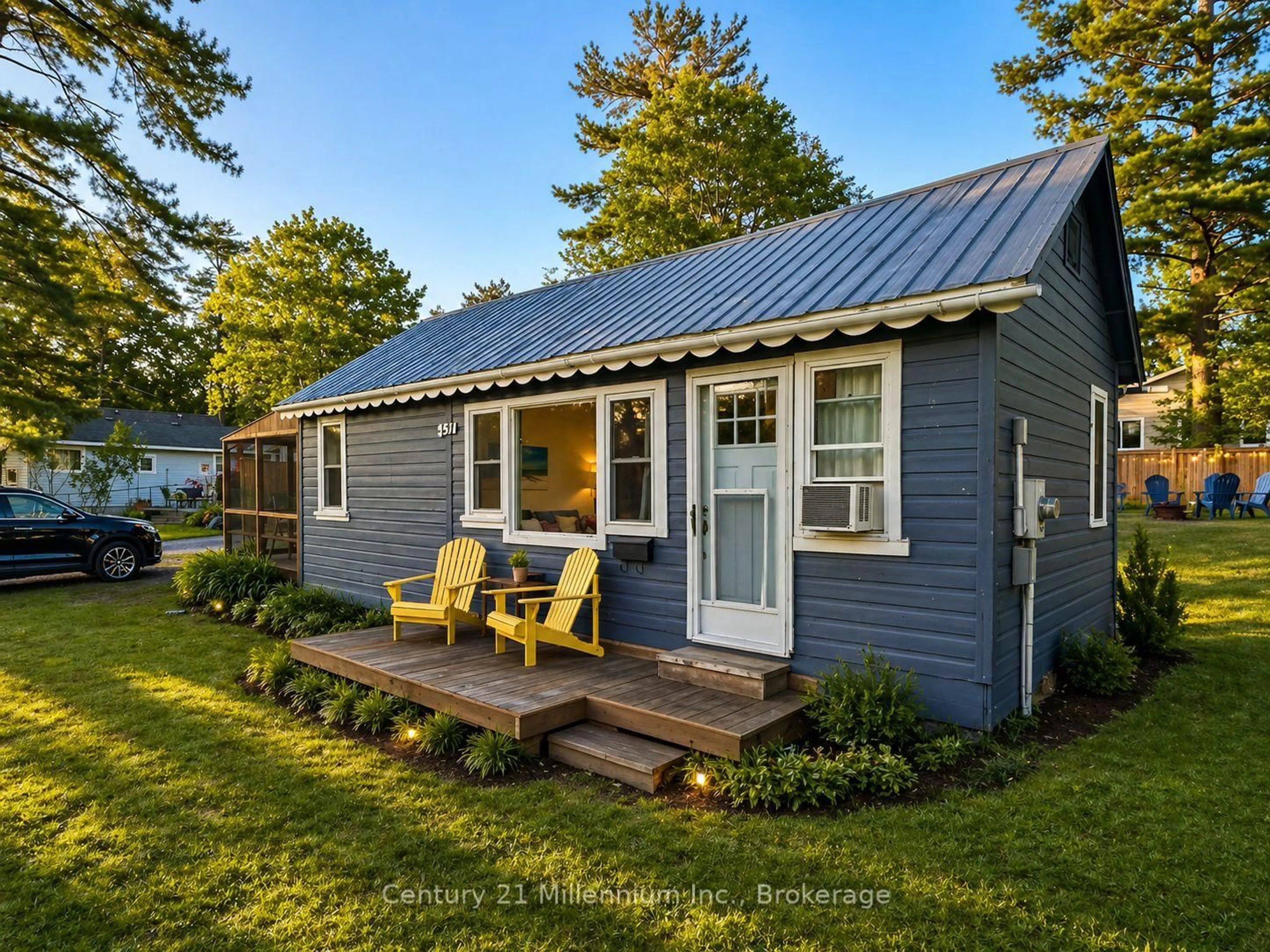 Home with vinyl exterior material, street for 457 Mosley St, Wasaga Beach Ontario L9Z 2J4