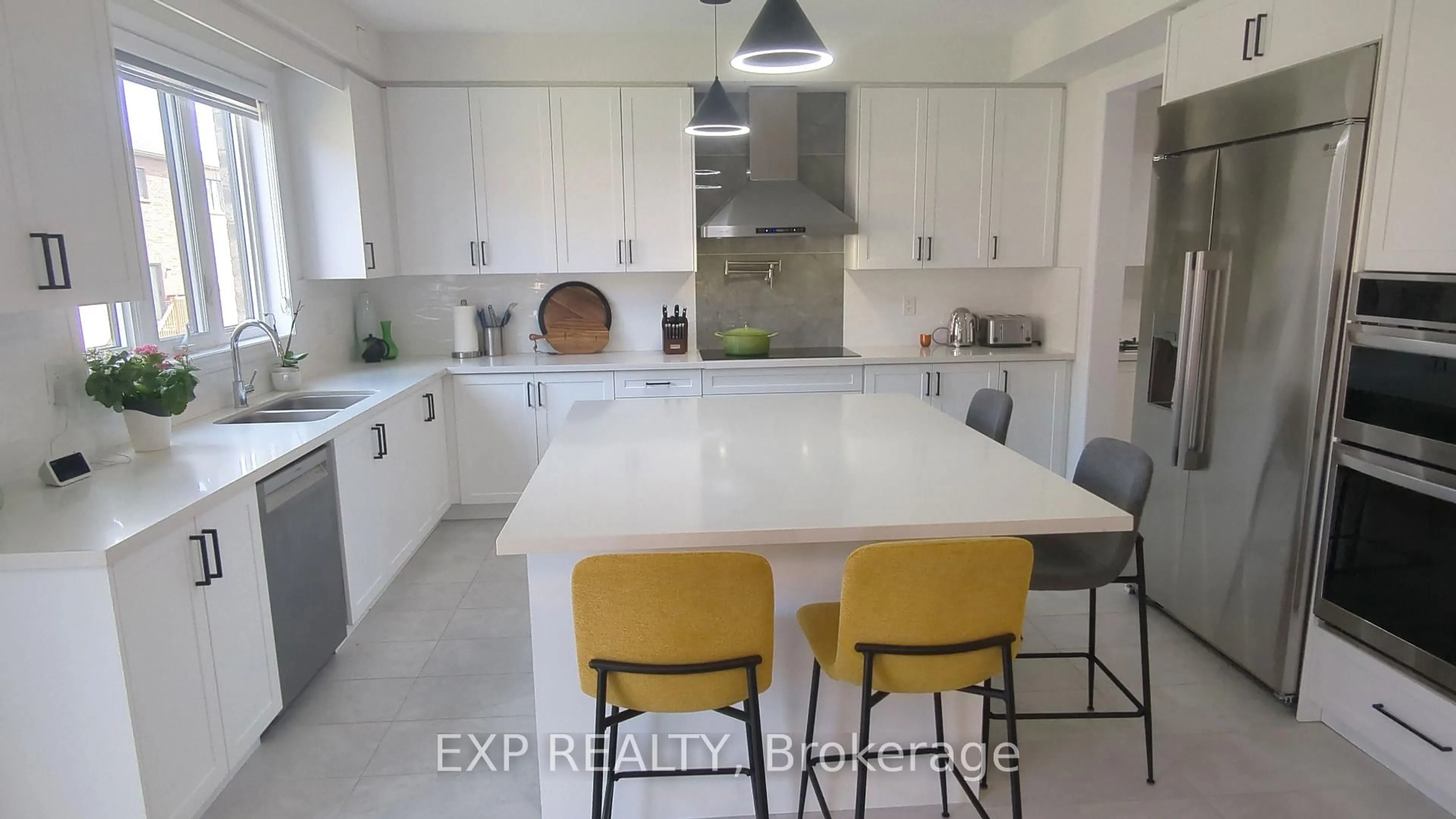 Contemporary kitchen, ceramic/tile floor for 243 CENTRE St, Clearview Ontario L0M 1S0
