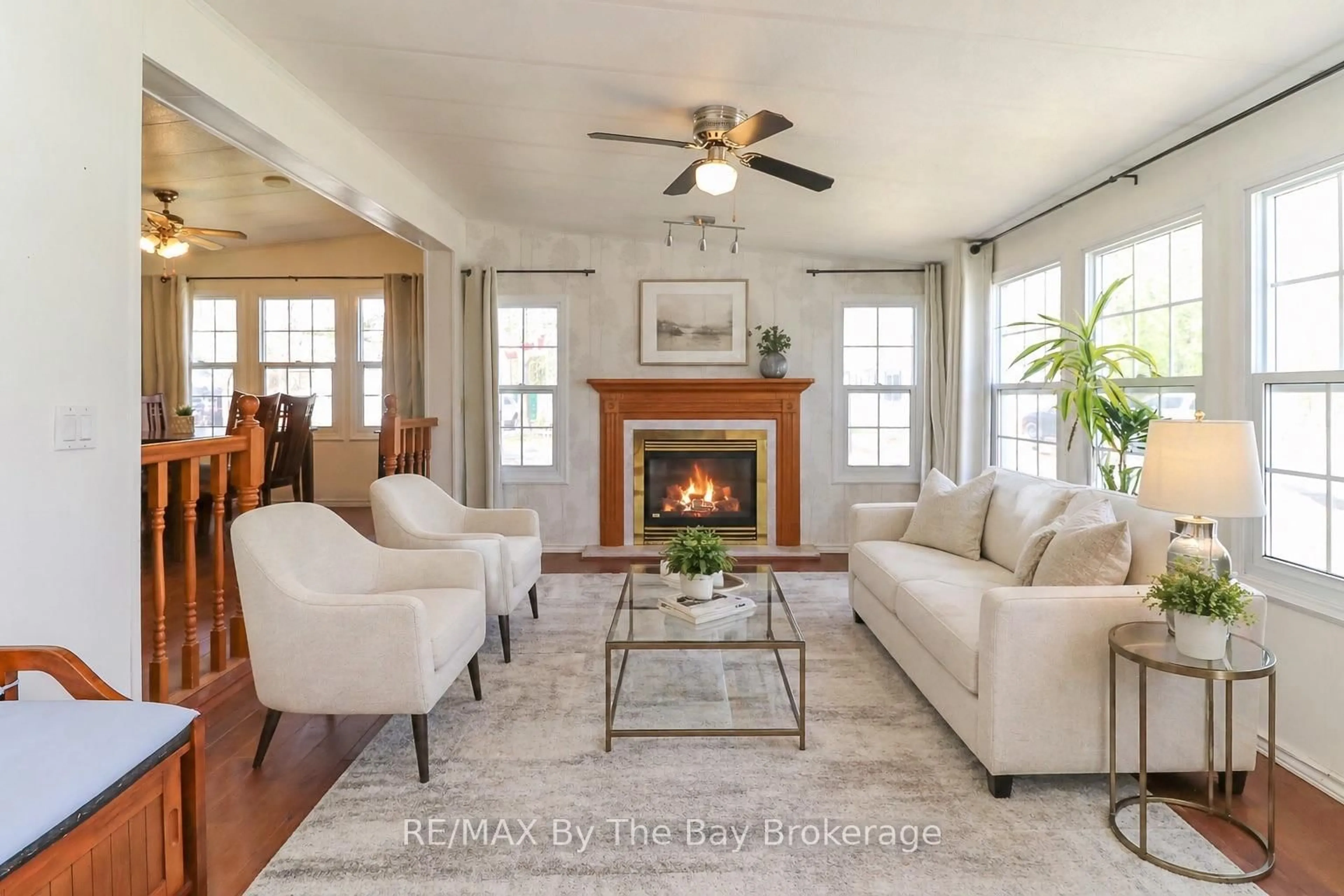 Living room with furniture, unknown for 6 Pacific Ave, Wasaga Beach Ontario L9Z 3A8