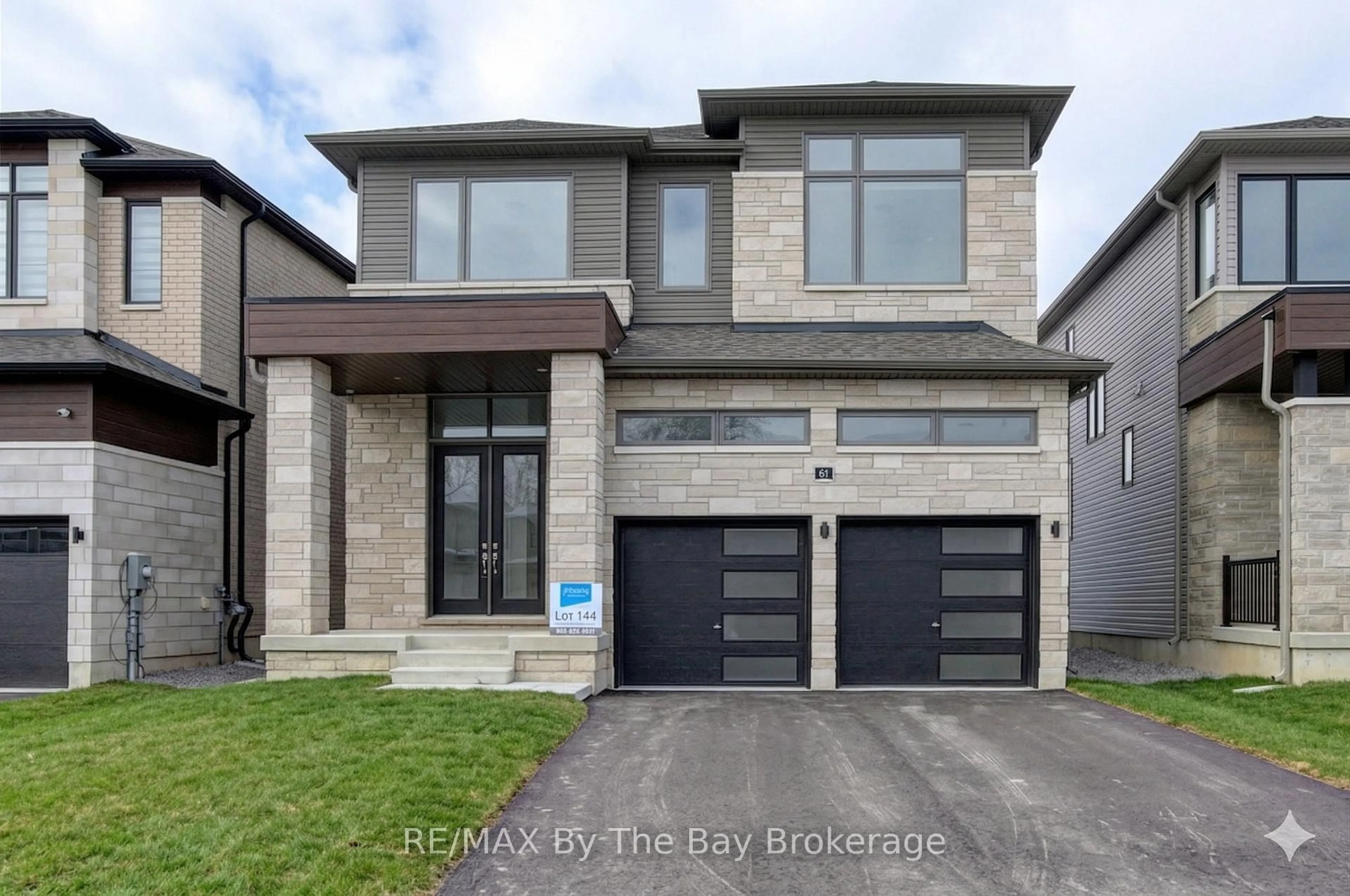 Home with brick exterior material, street for 61 Rosanne Circ, Wasaga Beach Ontario L9Z 0M8