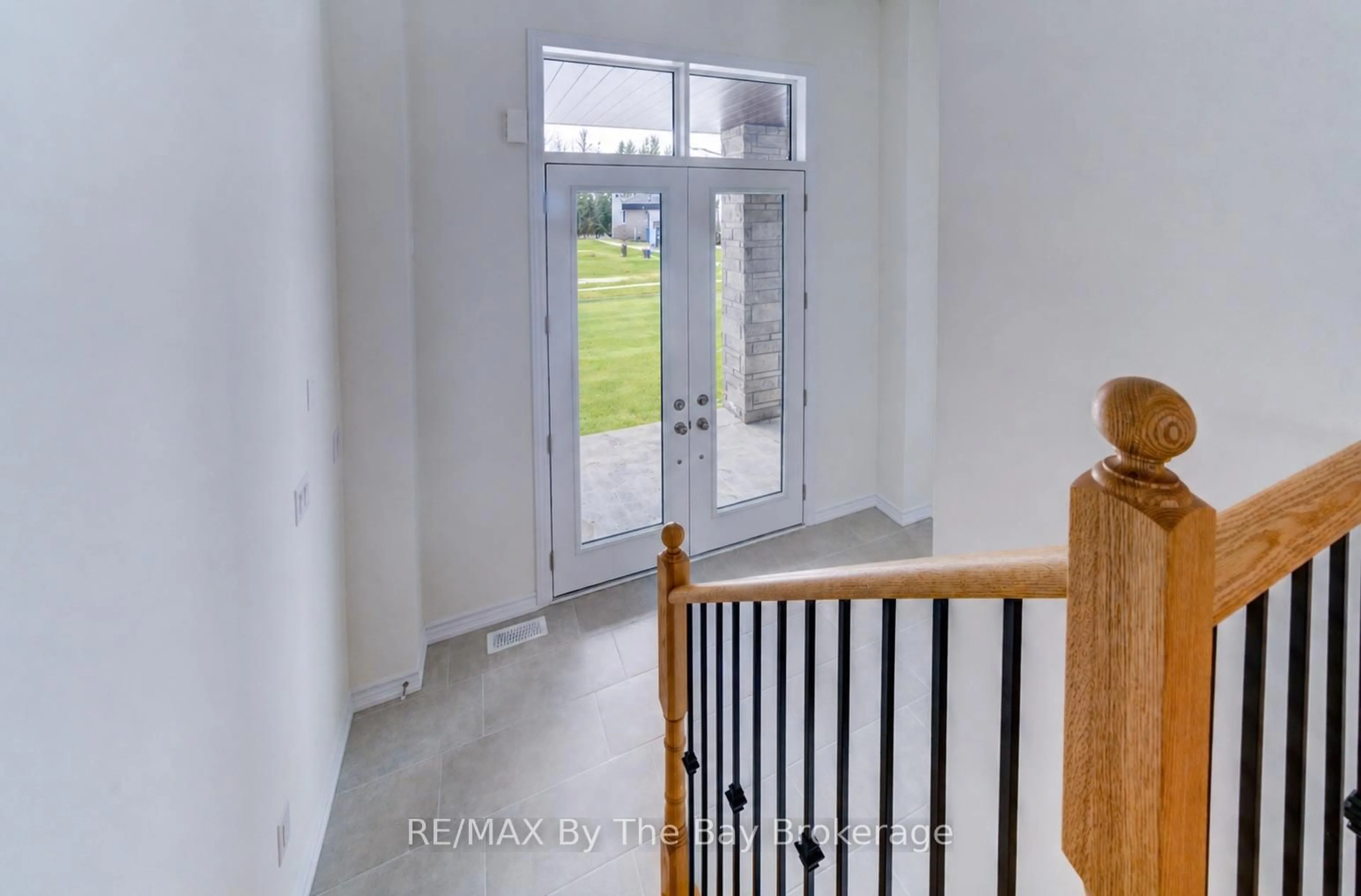Indoor entryway for 61 Rosanne Circ, Wasaga Beach Ontario L9Z 0M8