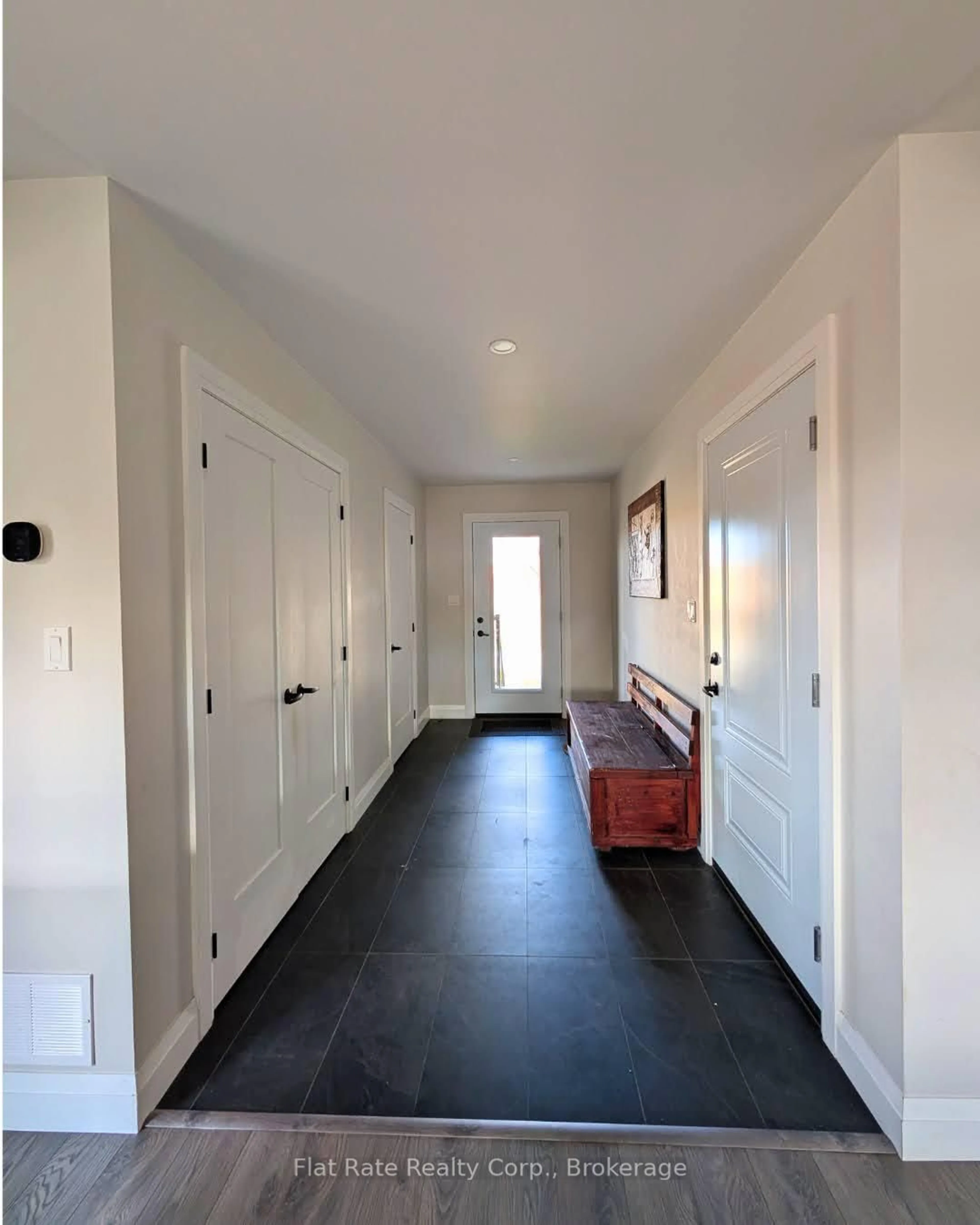 Indoor entryway for 38 Payette Dr, Penetanguishene Ontario L9M 1H5