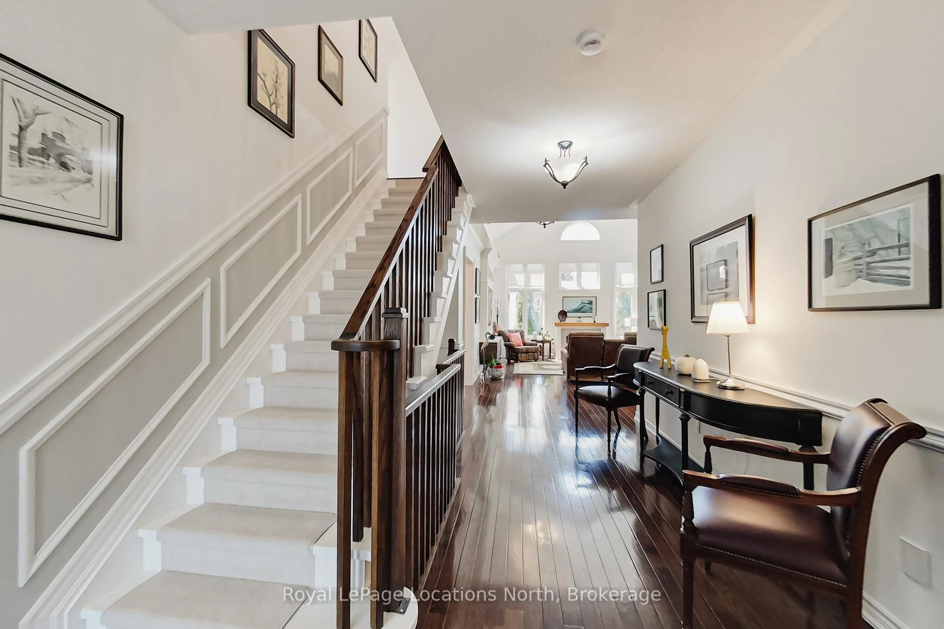 Indoor foyer for 18 Frances Dr, Collingwood Ontario L9Y 0A8