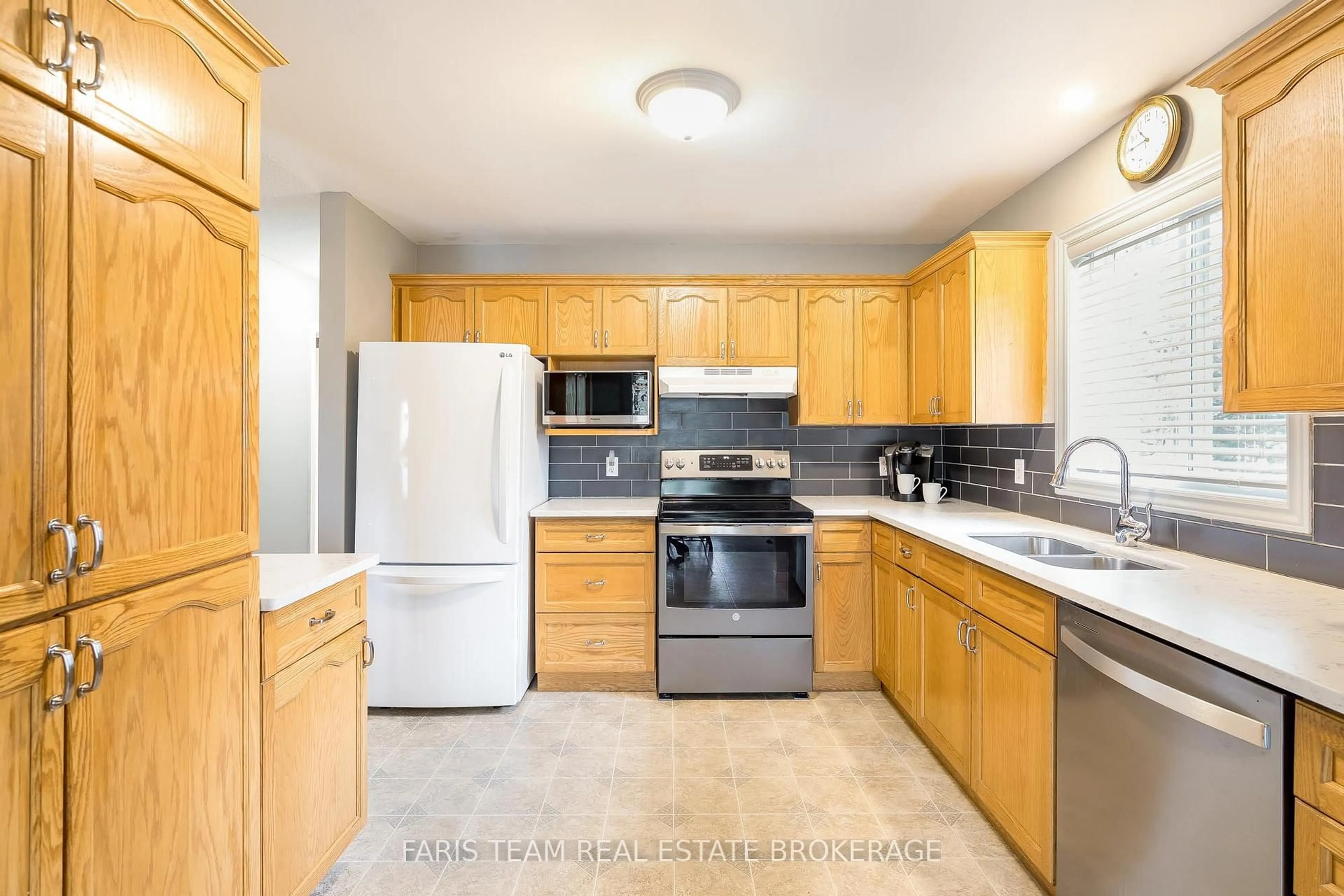 Standard kitchen, unknown for 46 Greenwood Ave, Oro-Medonte Ontario L0K 1E0