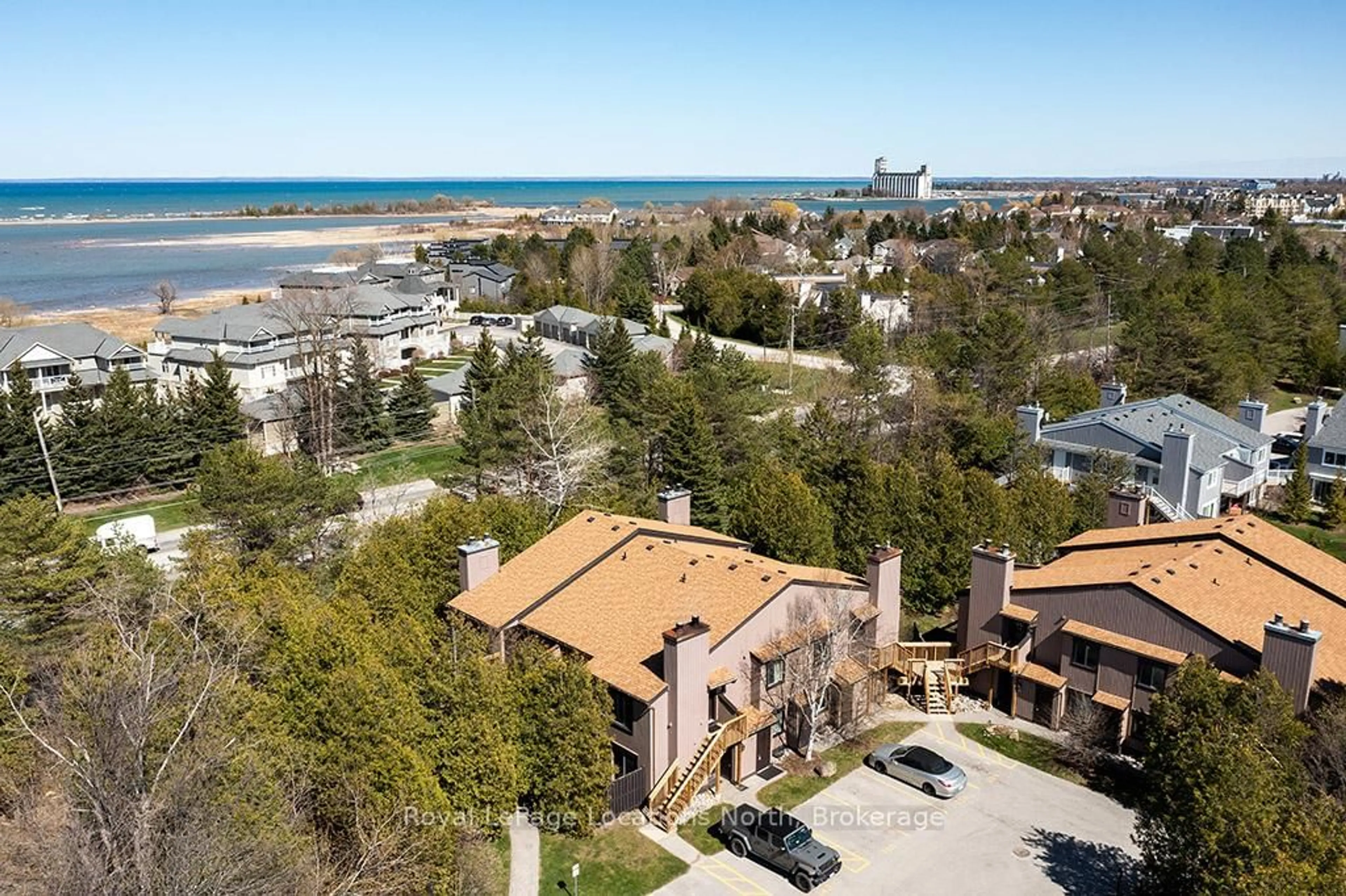 A pic from outside/outdoor area/front of a property/back of a property/a pic from drone, water/lake/river/ocean view for 27 DAWSON Dr #141, Collingwood Ontario L9Y 5B4