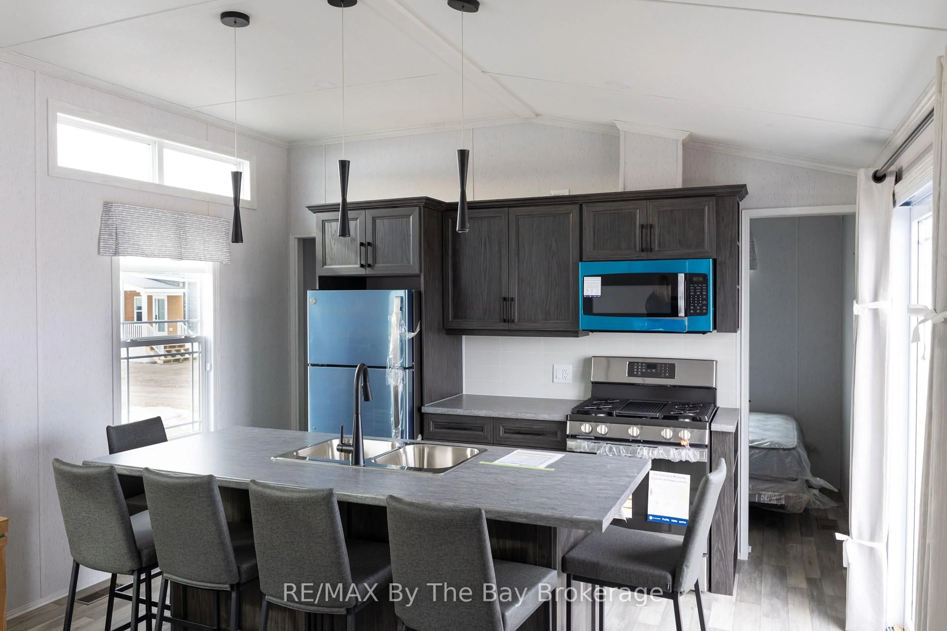 Open concept kitchen, ceramic/tile floor for 3282 Ogdens Beach Rd #62, Midland Ontario L9S 2K6