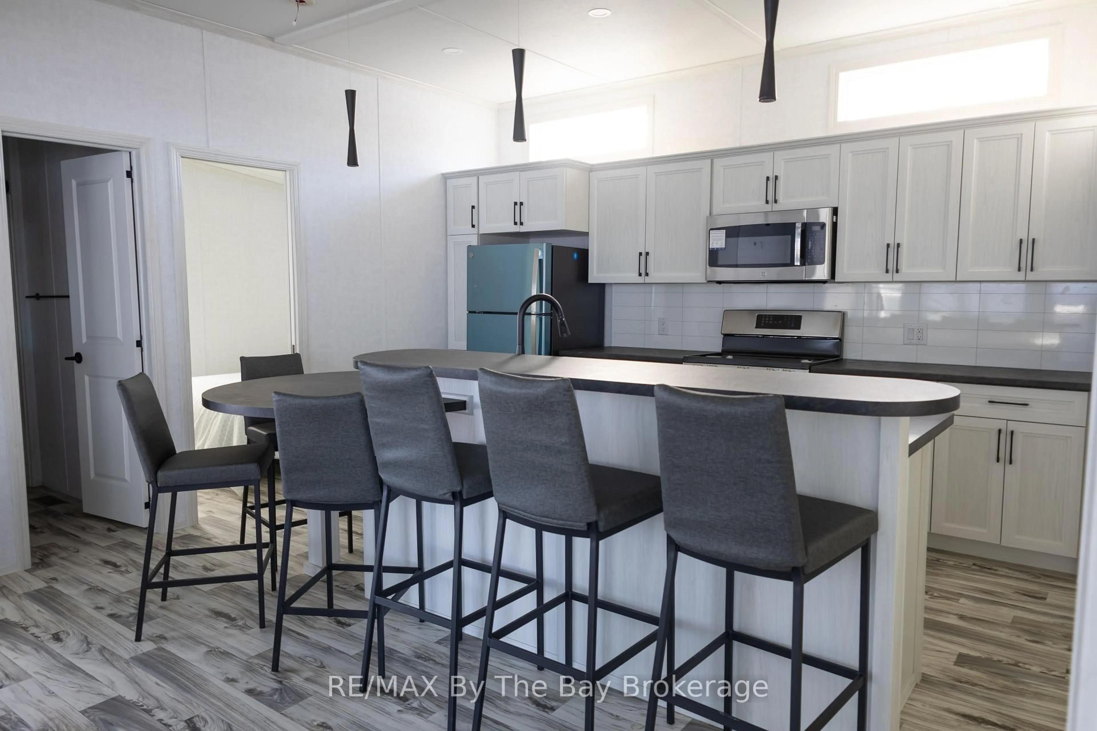 Open concept kitchen, unknown for 3282 Ogdens Beach Rd #49, Tay Ontario L9S 2K6