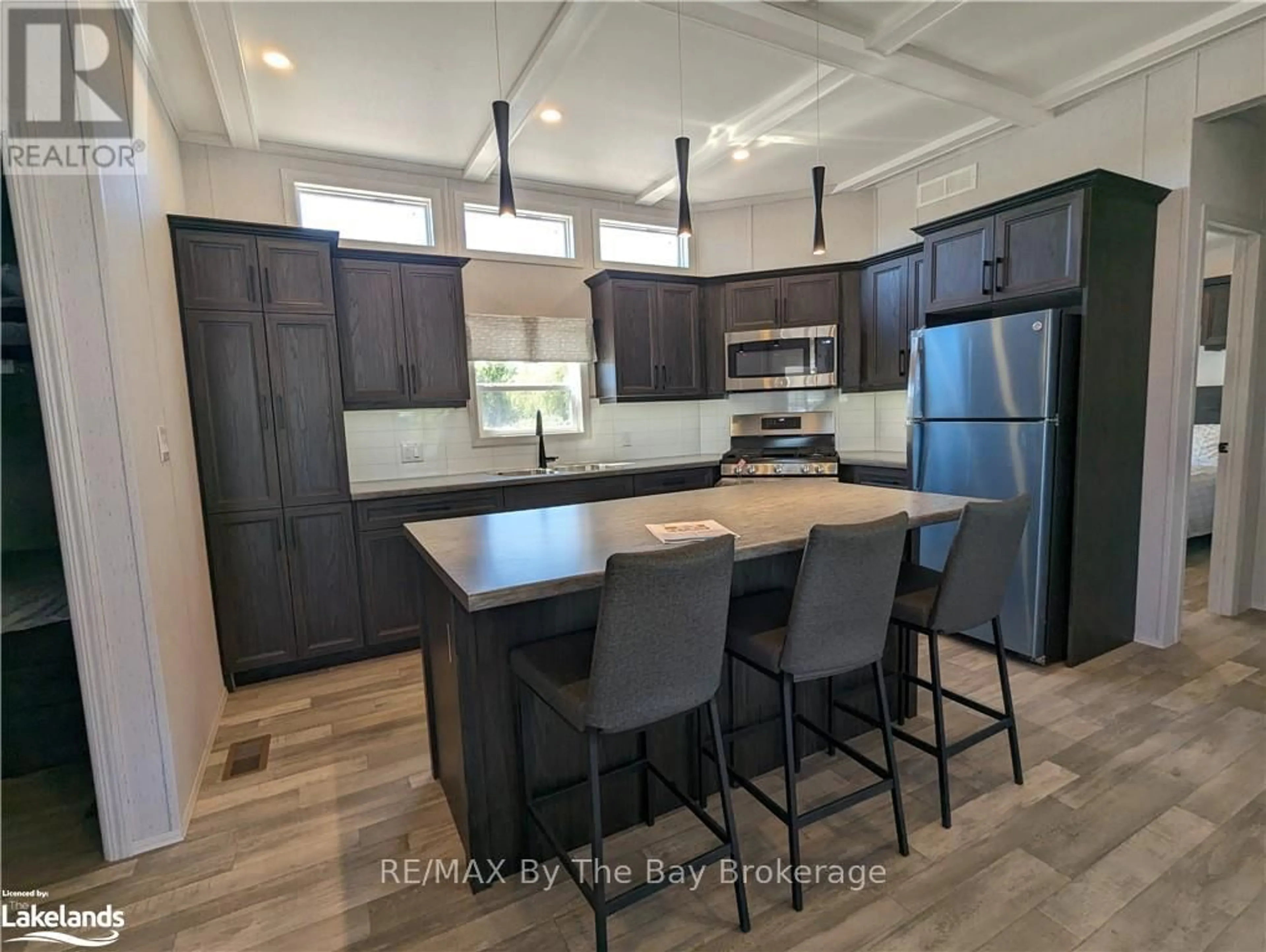 Open concept kitchen, unknown for 3282 Ogdens Beach Rd #47, Midland Ontario L9S 2K6