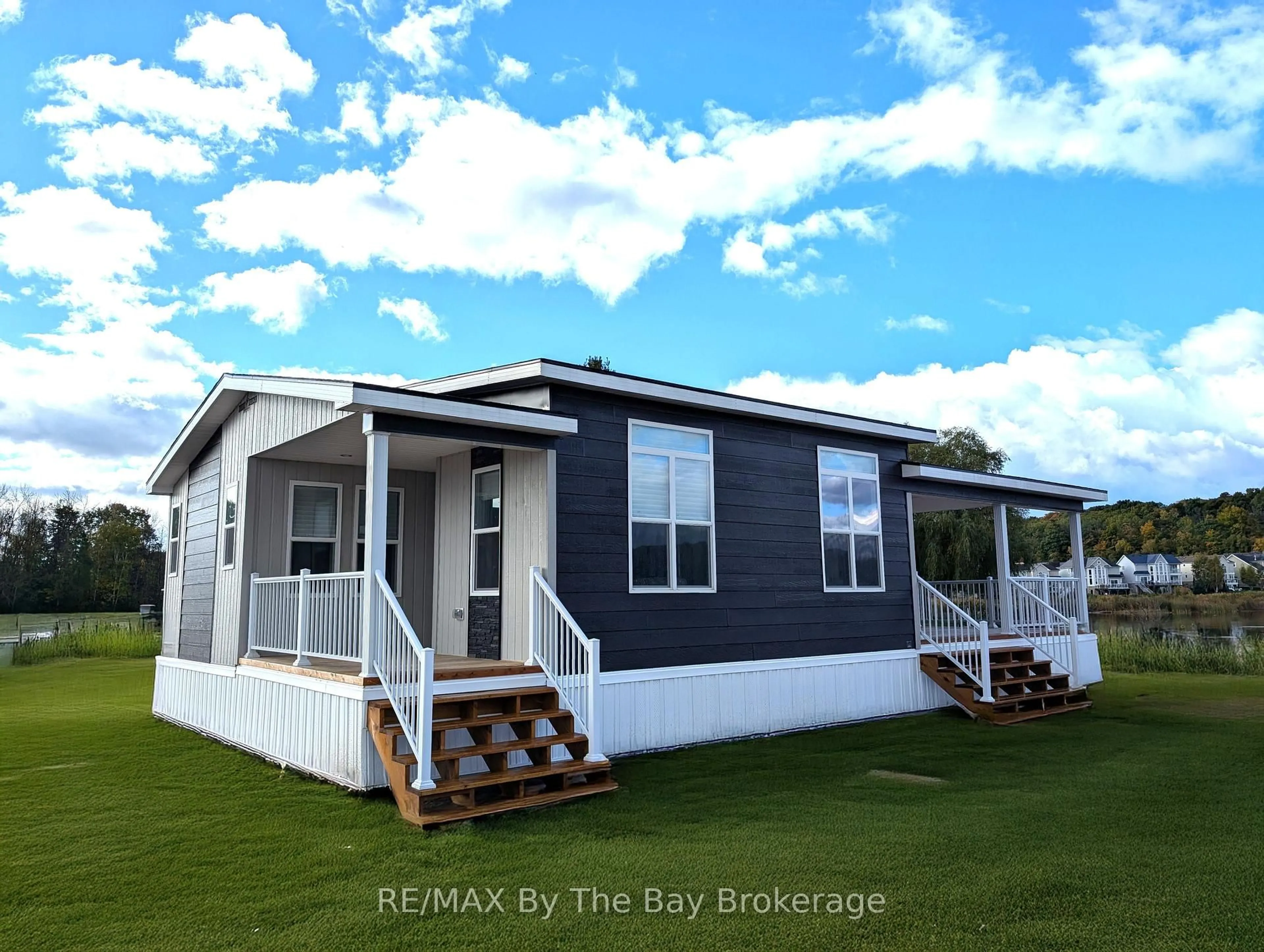 Home with vinyl exterior material, building for 3282 Ogdens Beach Rd #44, Tay Ontario L9S 2K6