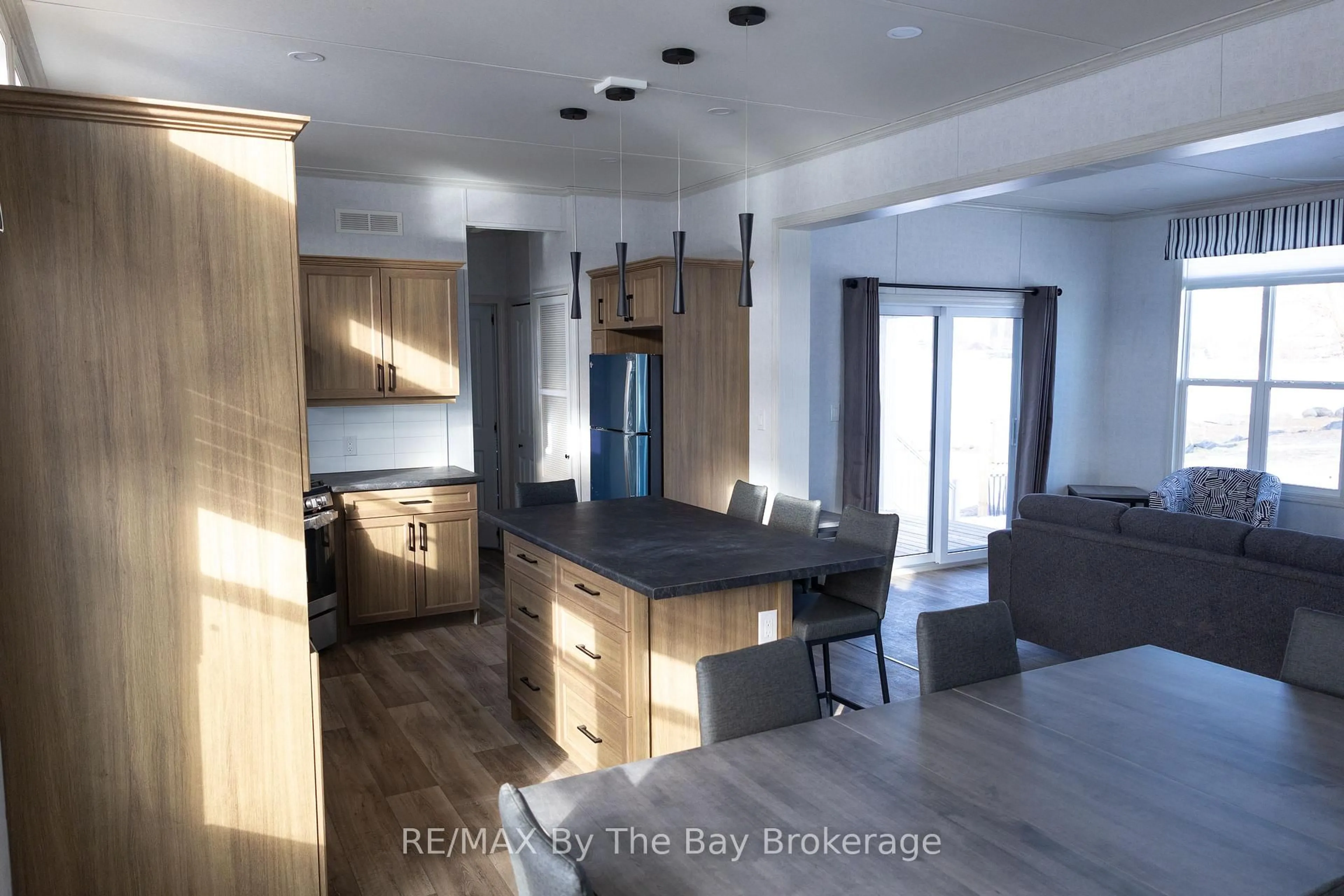 Open concept kitchen, unknown for 3282 Ogdens Beach Rd #44, Tay Ontario L9S 2K6