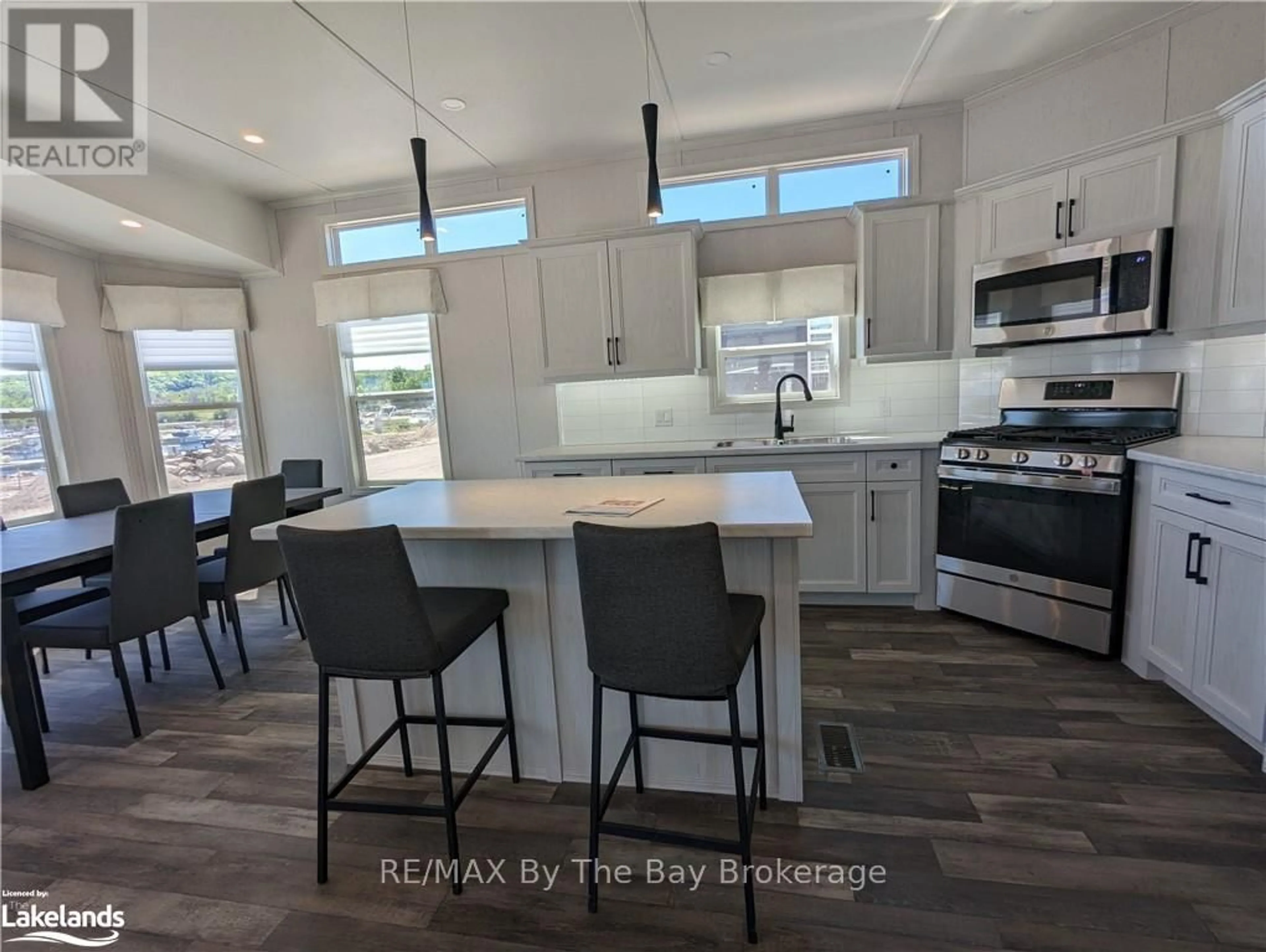 Open concept kitchen, ceramic/tile floor for 3282 Ogdens Beach Rd #51, Tay Ontario L9S 2K6