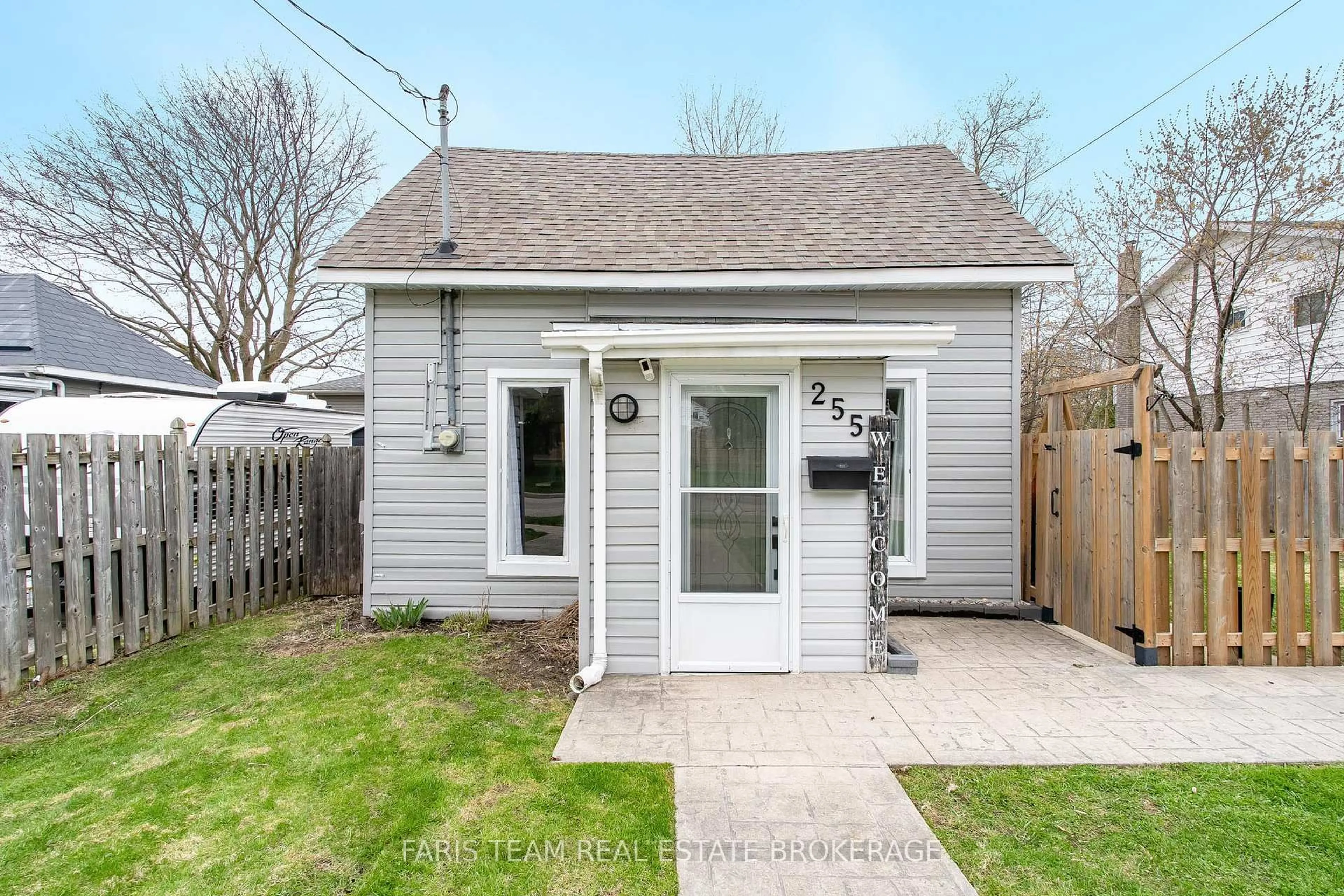 Unknown for 255 Lindsay St, Midland Ontario L4R 2V3