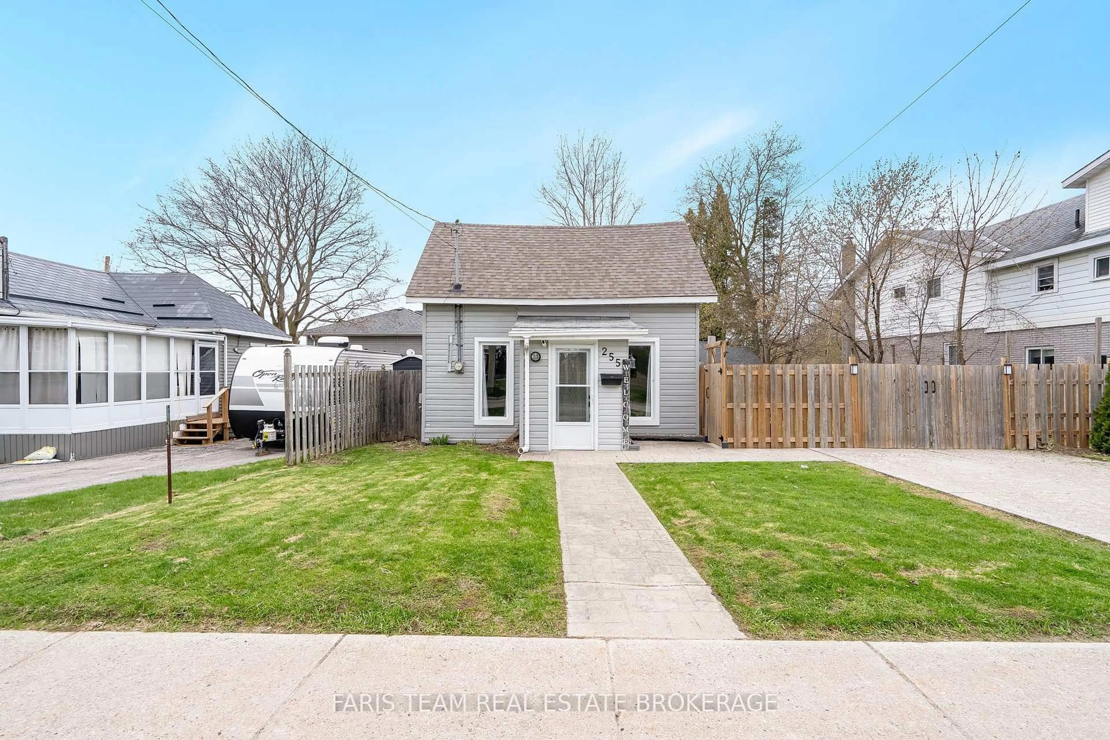 Unknown for 255 Lindsay St, Midland Ontario L4R 2V3