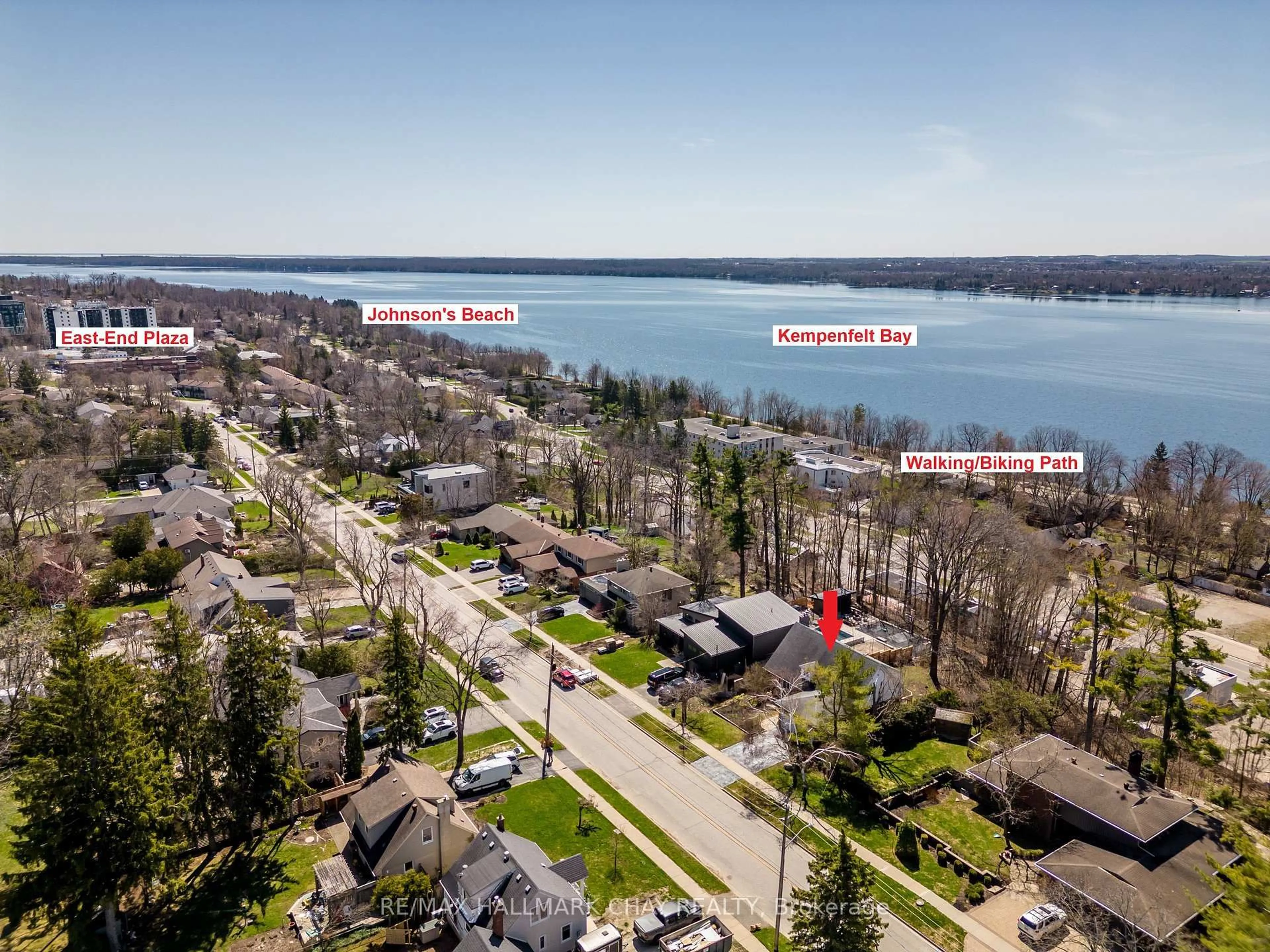 A pic from outside/outdoor area/front of a property/back of a property/a pic from drone, water/lake/river/ocean view for 365 Codrington St, Barrie Ontario L4M 1S9
