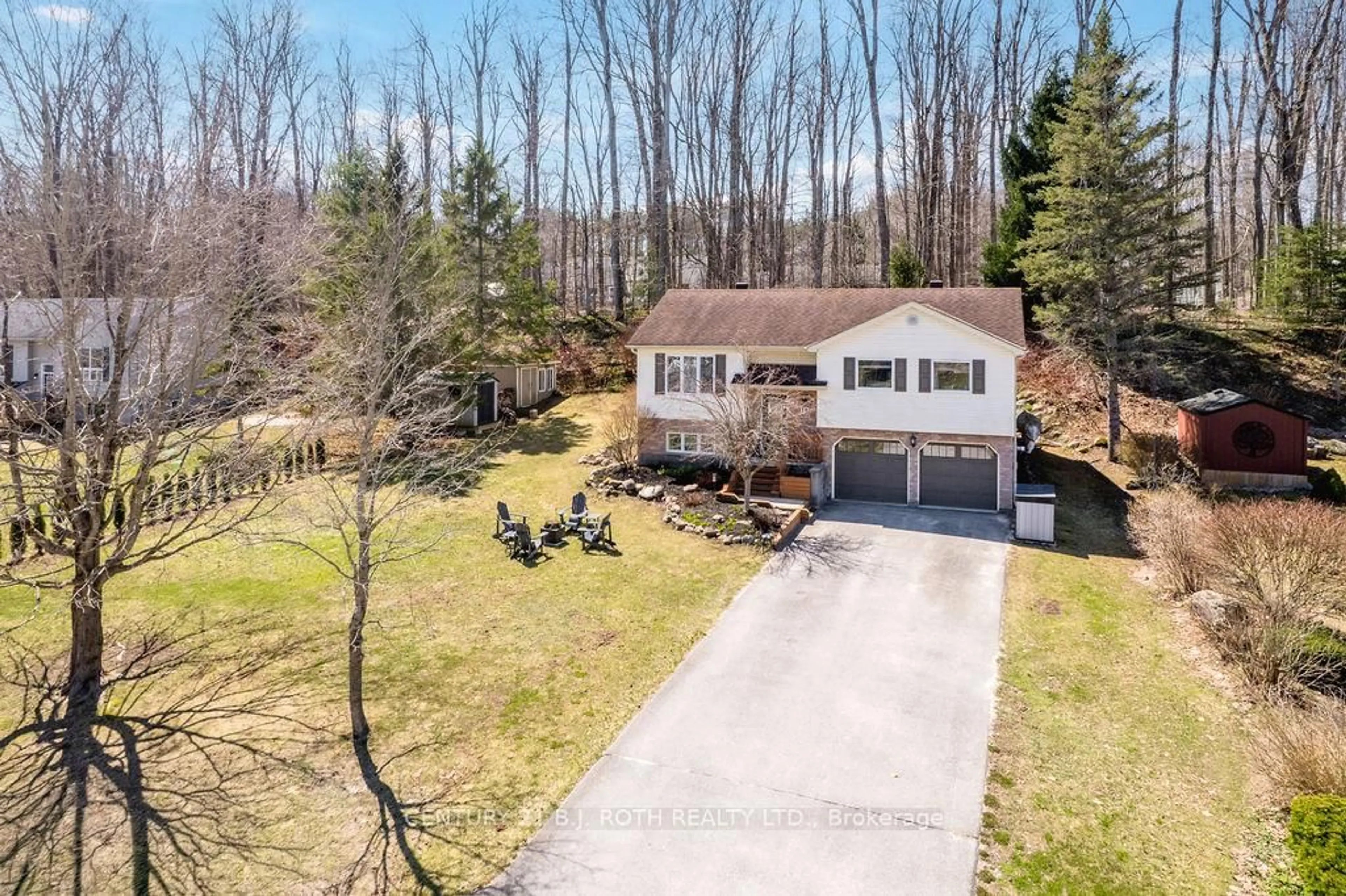A pic from outside/outdoor area/front of a property/back of a property/a pic from drone, unknown for 15 Sugarbush Rd, Oro-Medonte Ontario L0K 1E0